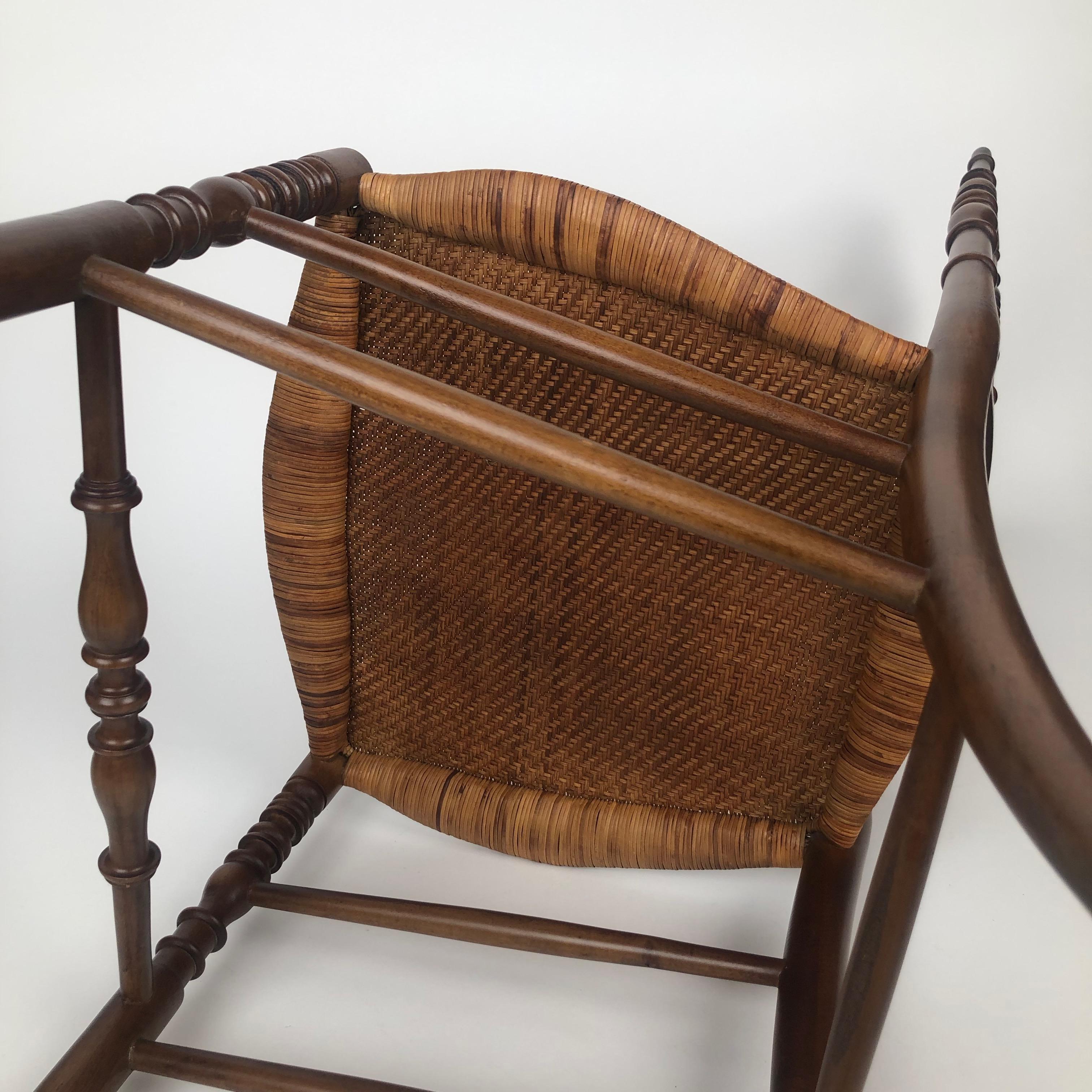 Paire de chaises Chiavari du milieu du siècle avec assise en rotin en vente 12