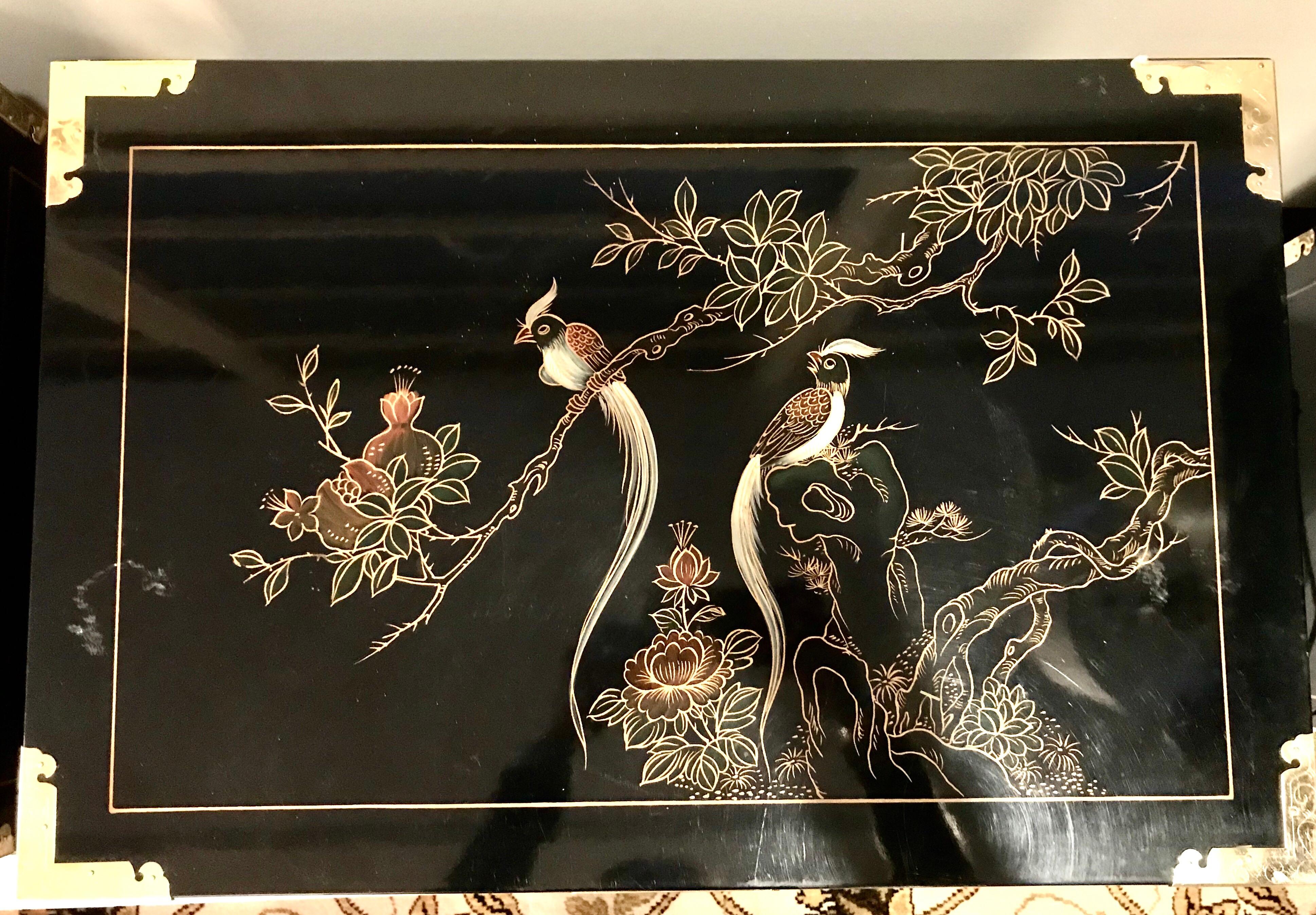 Paar chinesische Chinoiserie-Nachttische aus der Mitte des Jahrhunderts in schwarzem Lack (Ende des 20. Jahrhunderts)