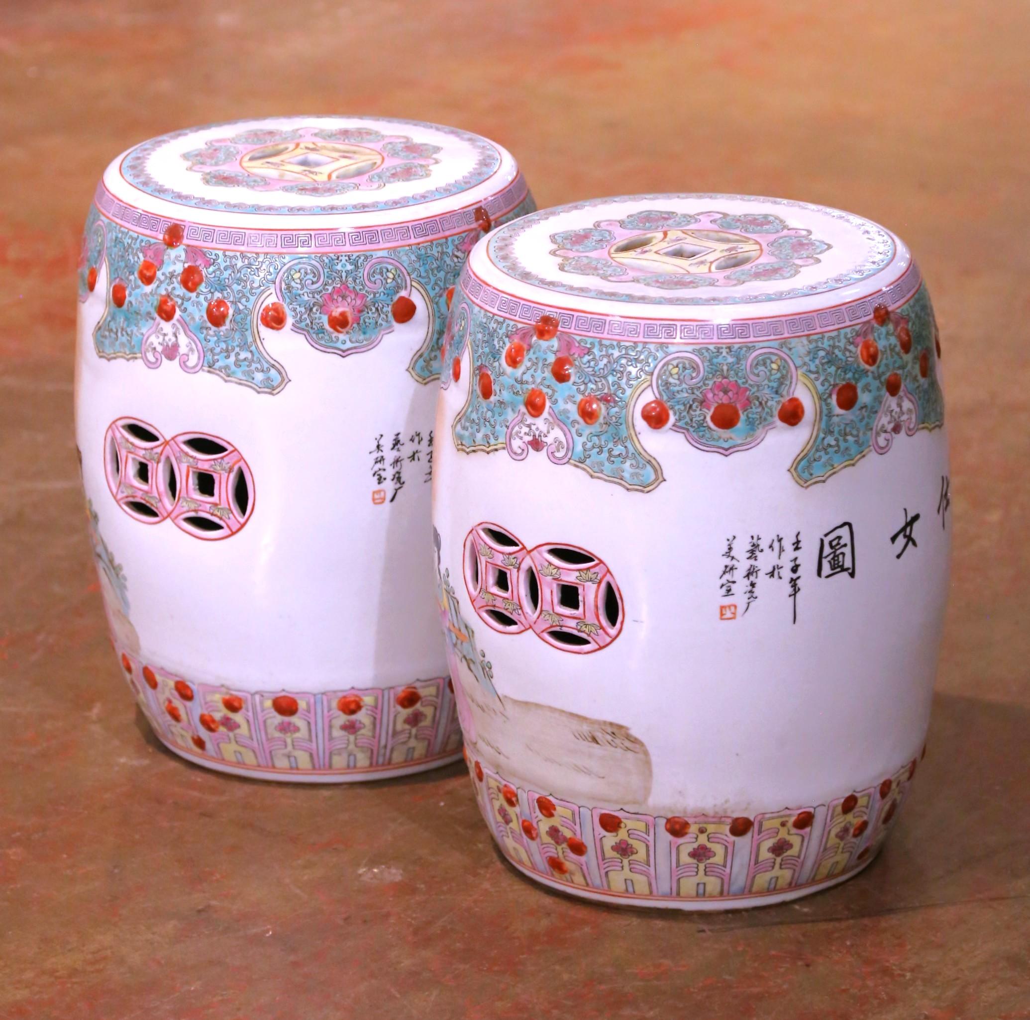 Pareja de taburetes de jardín chinos de mediados de siglo de estilo rosa familiar en venta 5