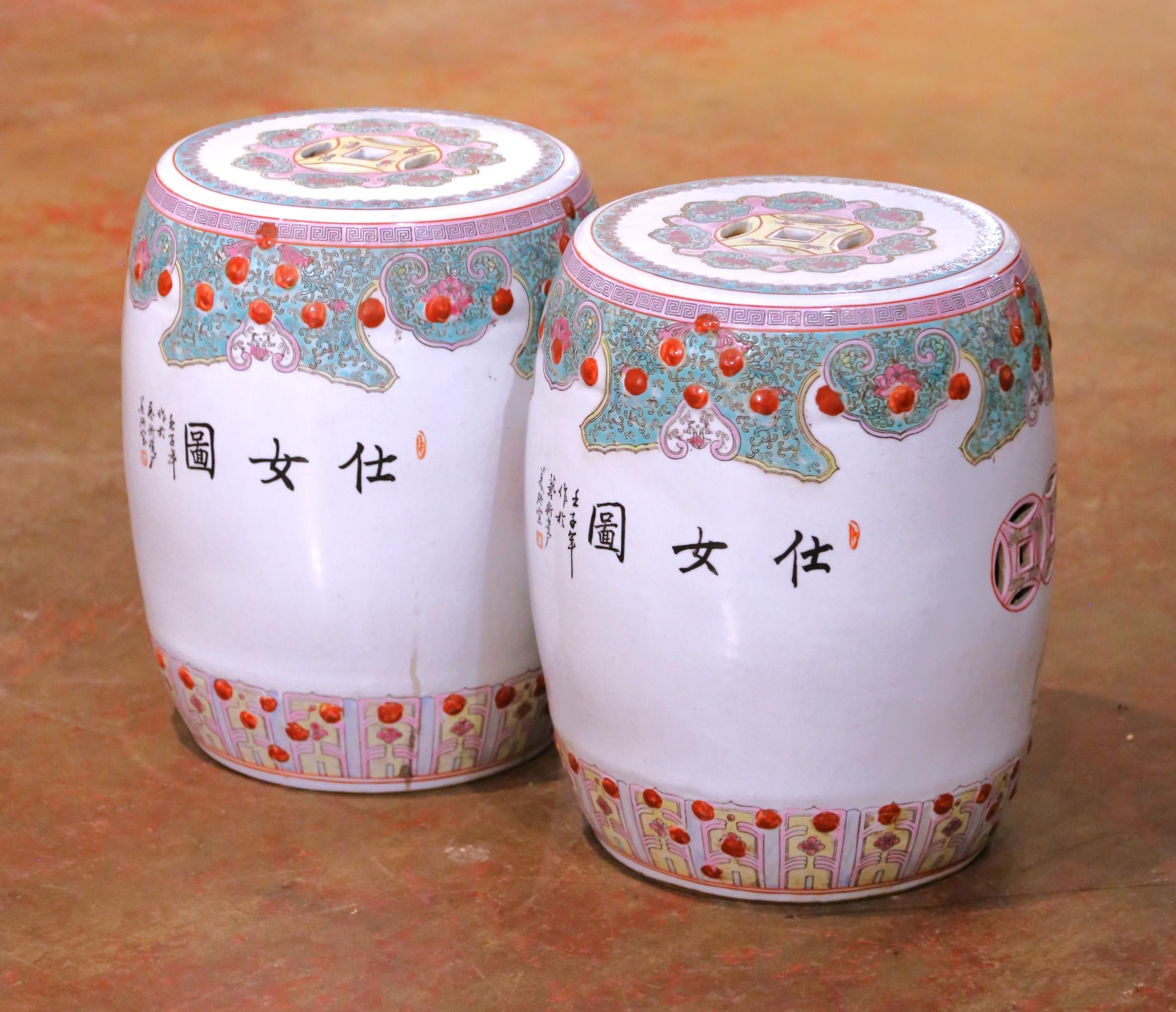 Pareja de taburetes de jardín chinos de mediados de siglo de estilo rosa familiar en venta 6