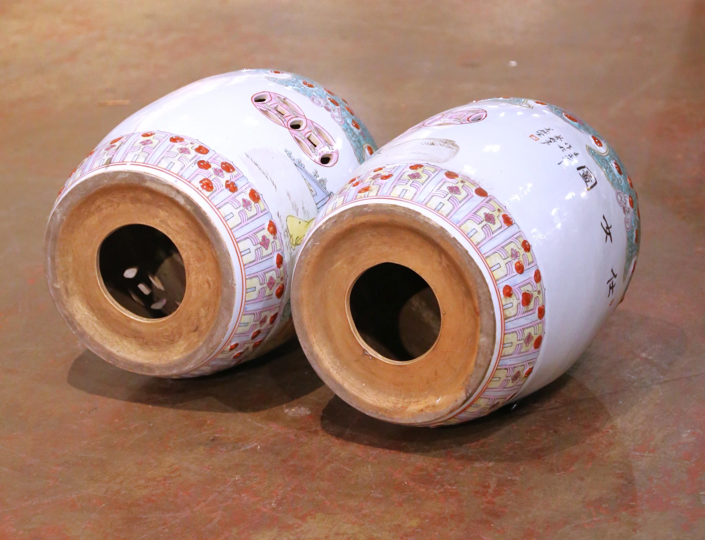 Pareja de taburetes de jardín chinos de mediados de siglo de estilo rosa familiar en venta 7