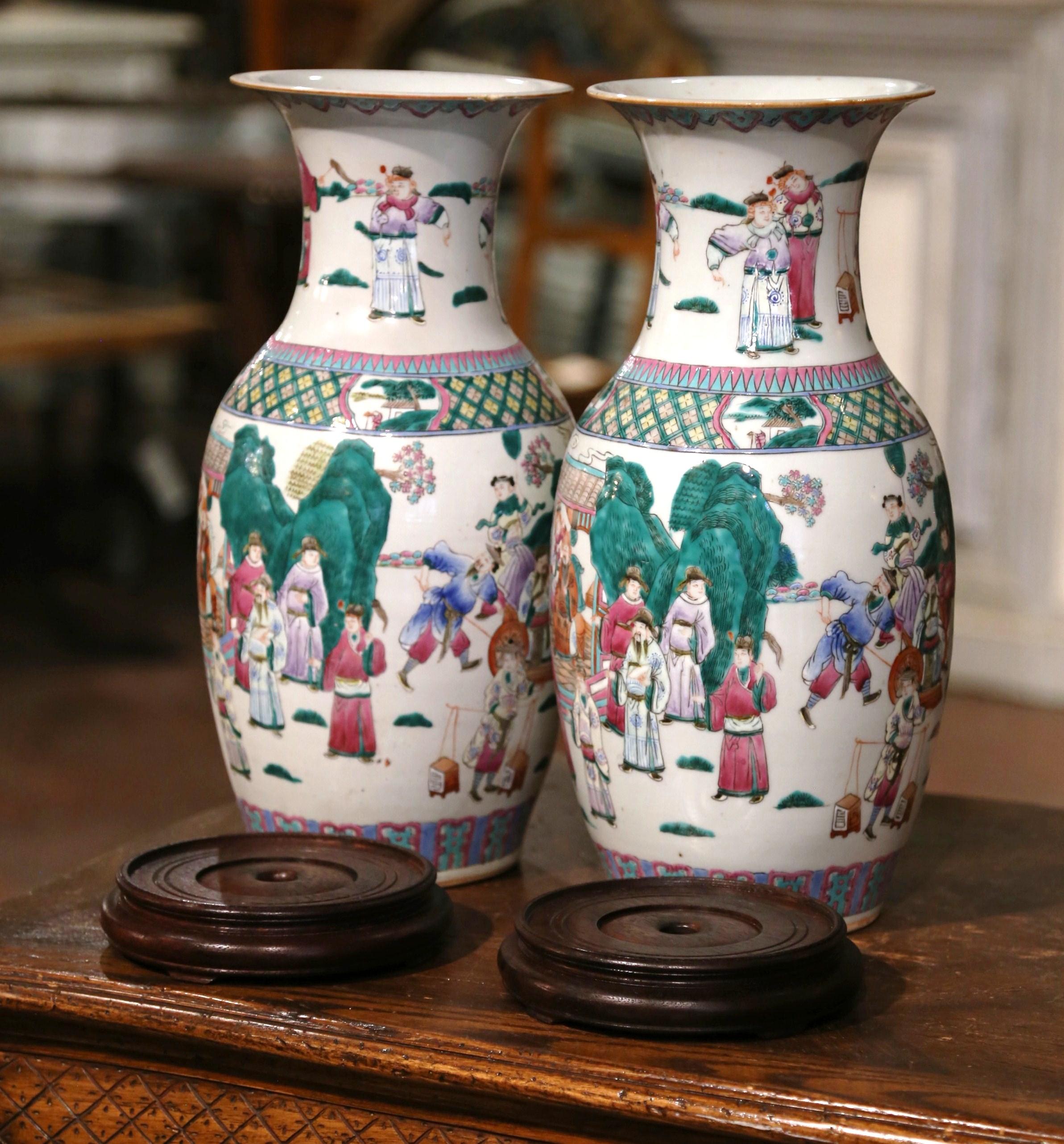 Pair of Mid-Century Chinese Famille Rose Hand Painted Porcelain Vases on Bases For Sale 3