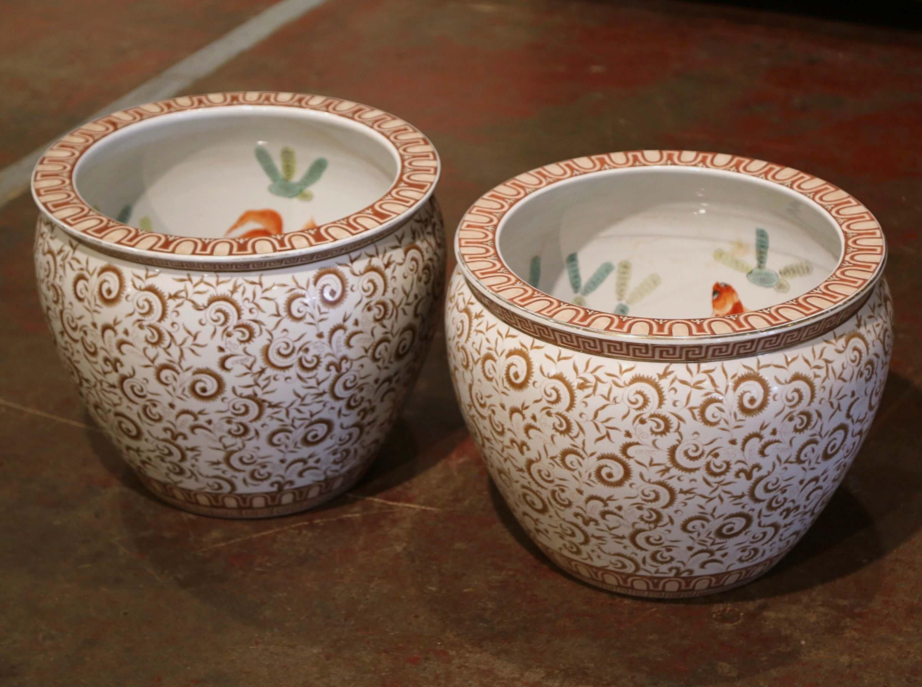 Pair of Mid-Century Chinese Painted and Gilt Porcelain Fish Bowls In Excellent Condition In Dallas, TX