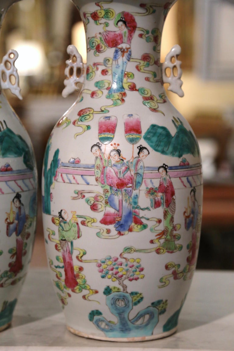 Pair of Mid-Century Chinese Polychrome Porcelain Vases In Excellent Condition In Dallas, TX