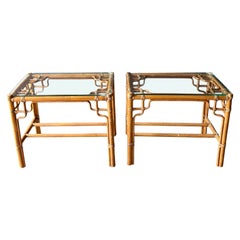 Coppia di tavolini in canna e vetro in stile cinese della metà del secolo scorso