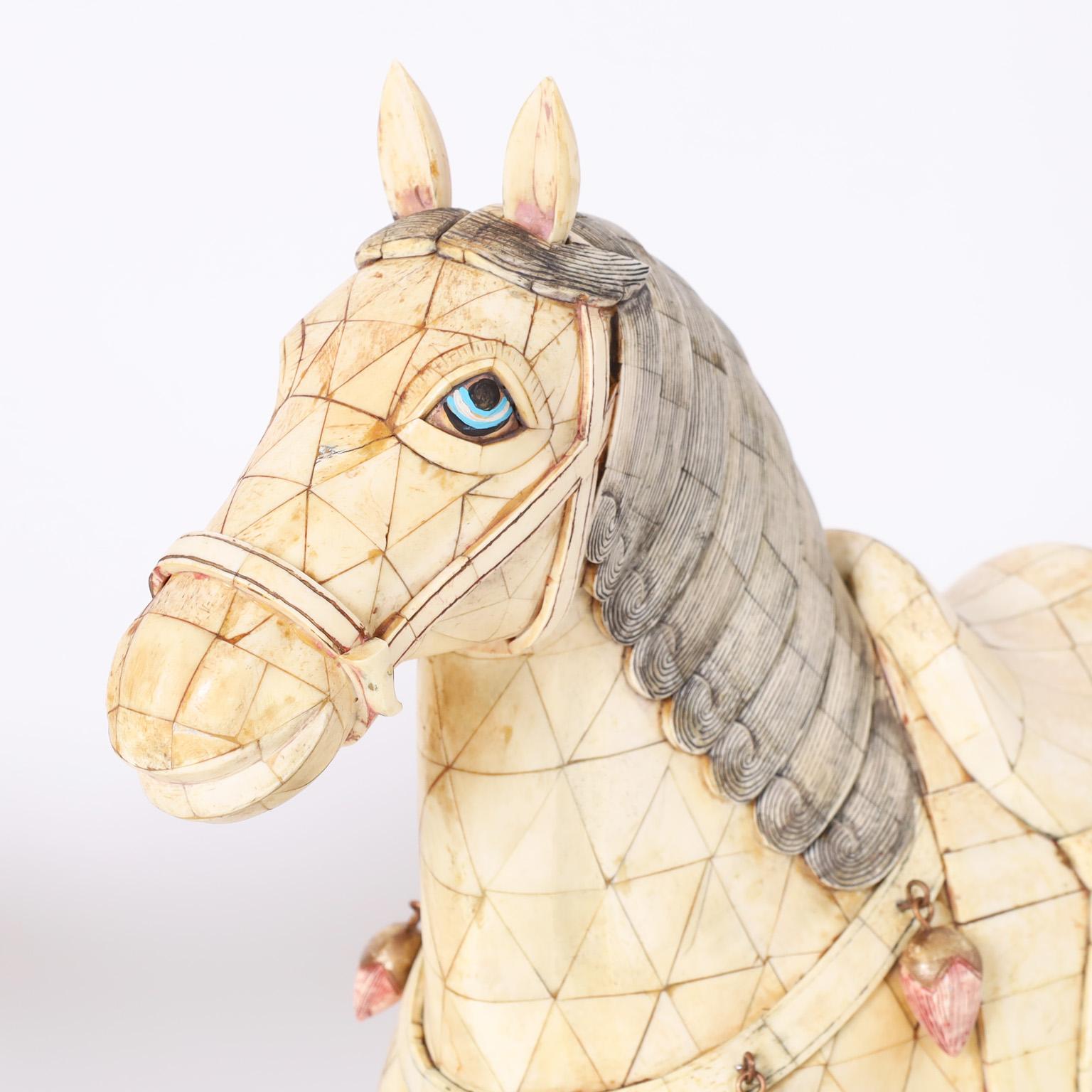 Placage Paire de chevaux chinois en os tessellés du milieu du siècle dernier en vente