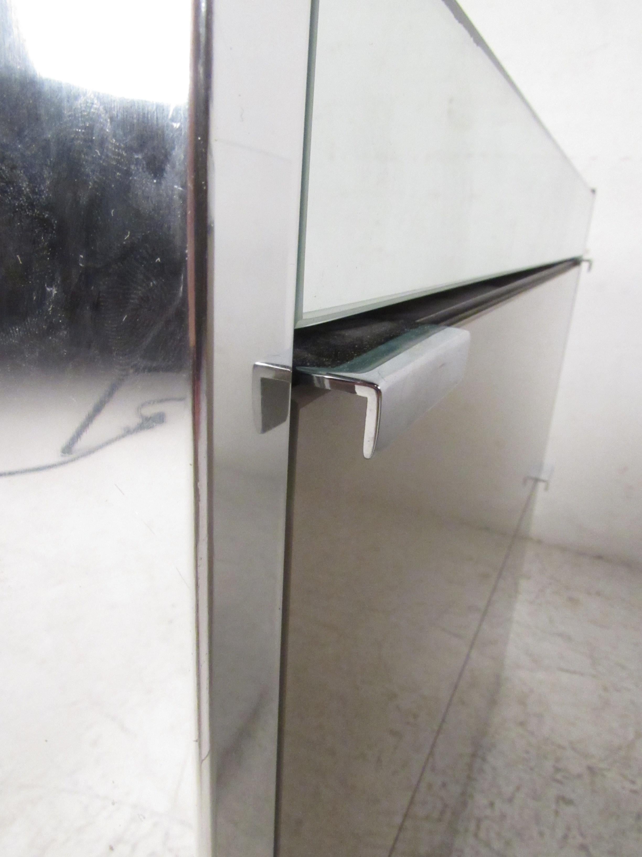 Pair of Midcentury Chrome and Glass Nightstands 6