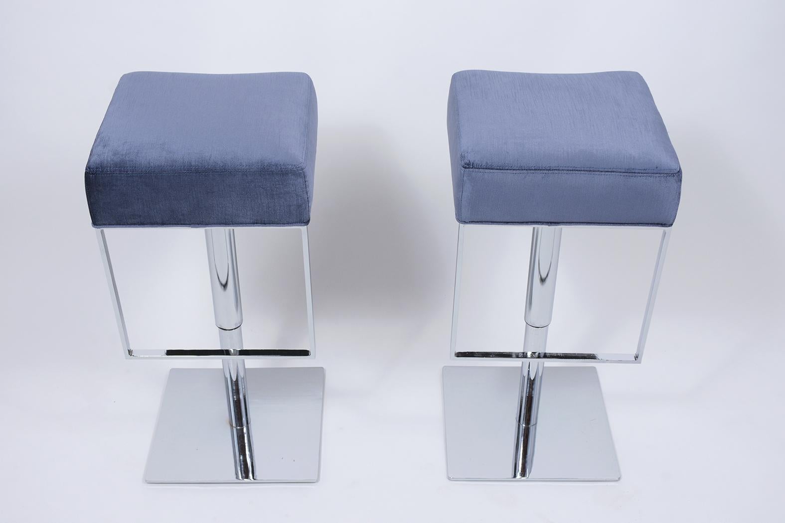 American Mid-Century Chrome-Plated Swivel Bar Stools with Blue Velvet Seats For Sale