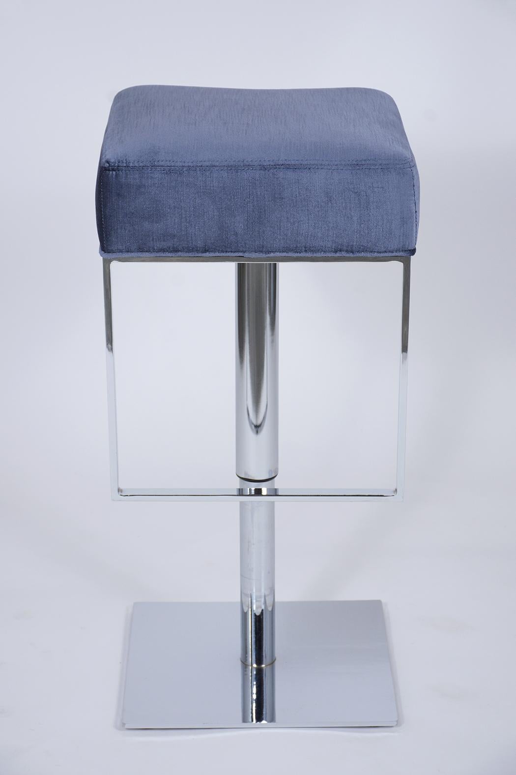 Polished Mid-Century Chrome-Plated Swivel Bar Stools with Blue Velvet Seats For Sale