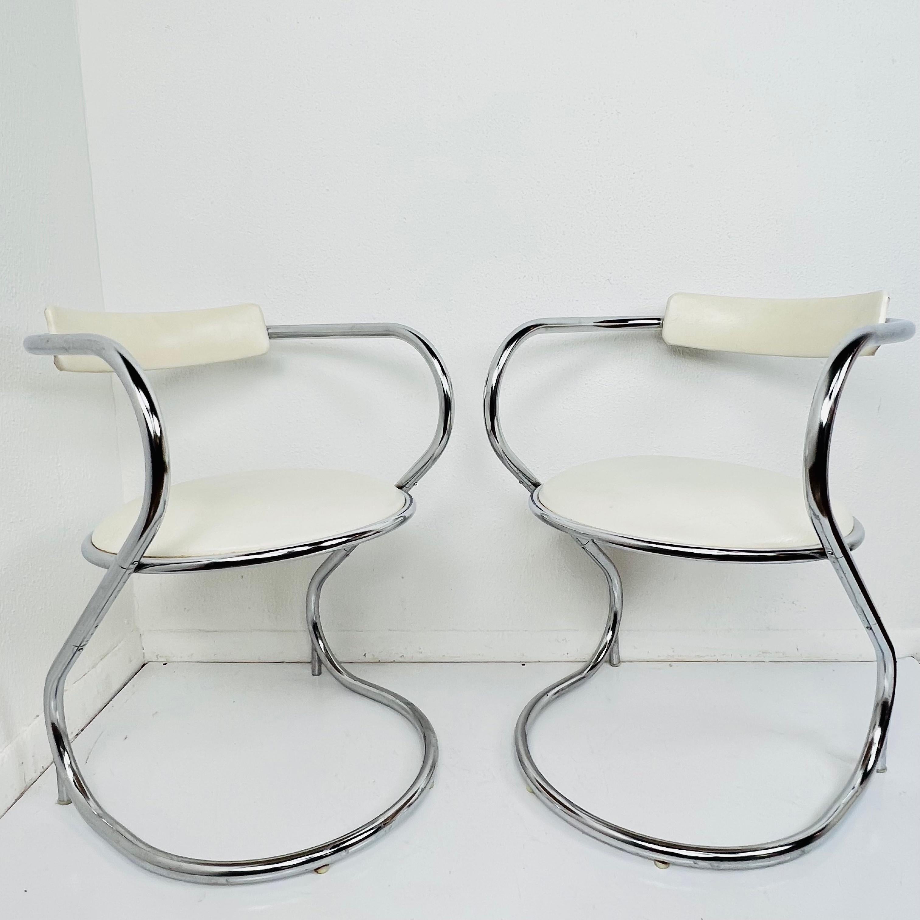Mid-Century Modern Paire de chaises luge en chrome du milieu du siècle dernier en vente