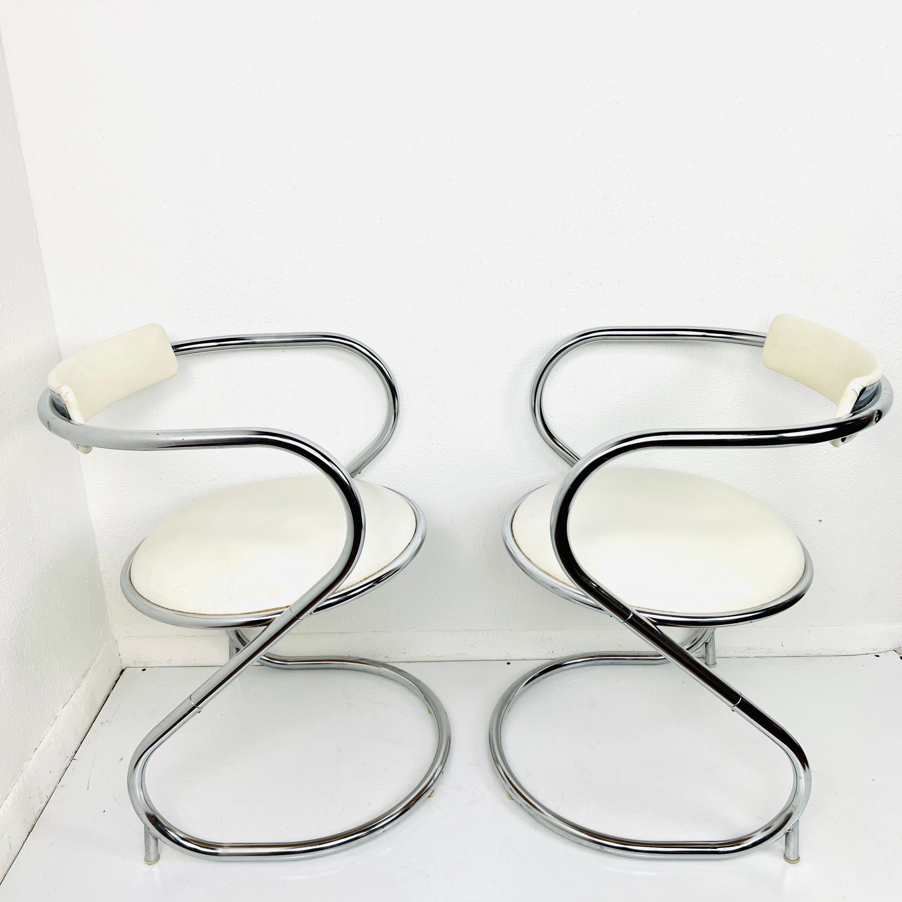 Paire de chaises luge en chrome du milieu du siècle dernier Bon état - En vente à Dallas, TX