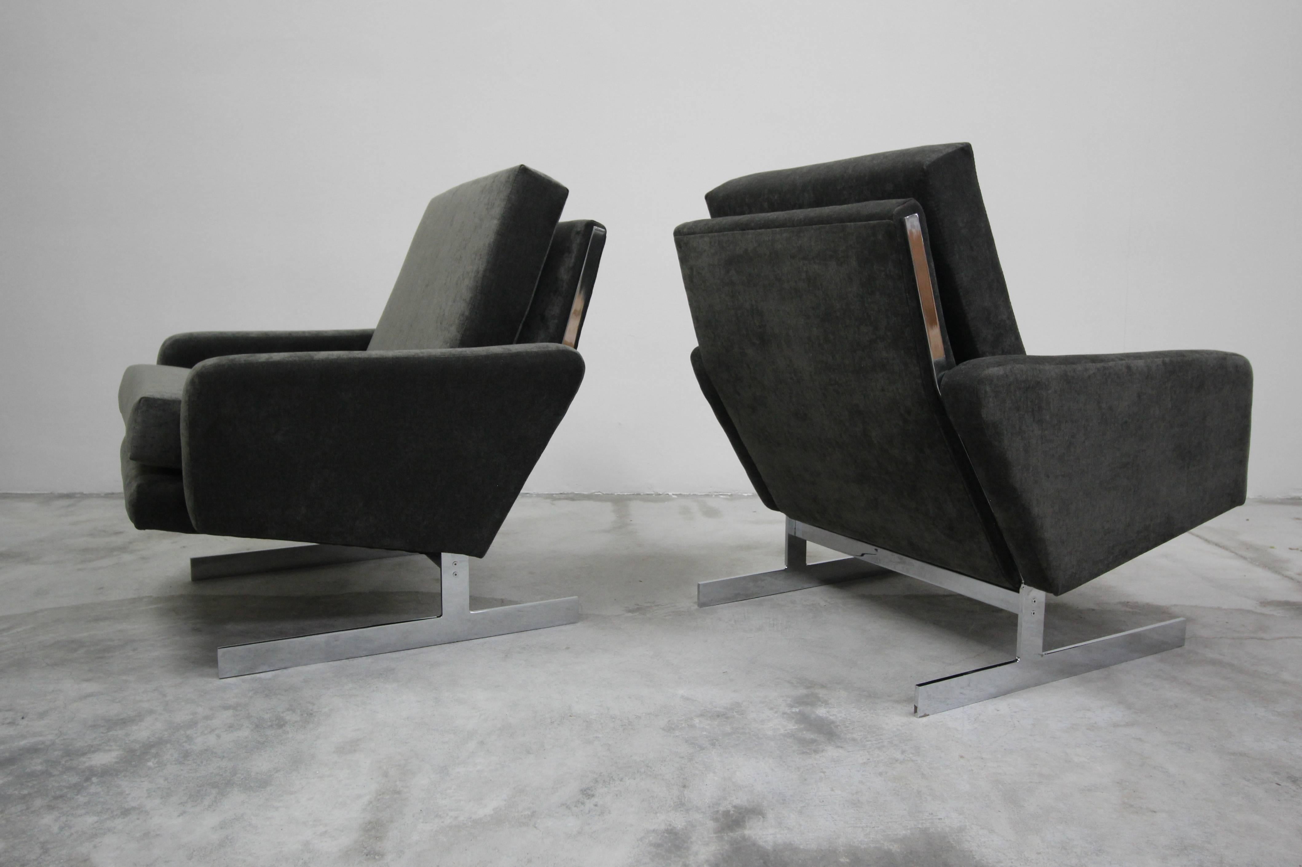 Exquisite pair of midcentury chromed steel, cantilever lounge chairs. These chairs are the real deal quality. They have a beautiful profile. The mirrored chrome frames are continuous and run through the entire side of the chair. Chairs have been