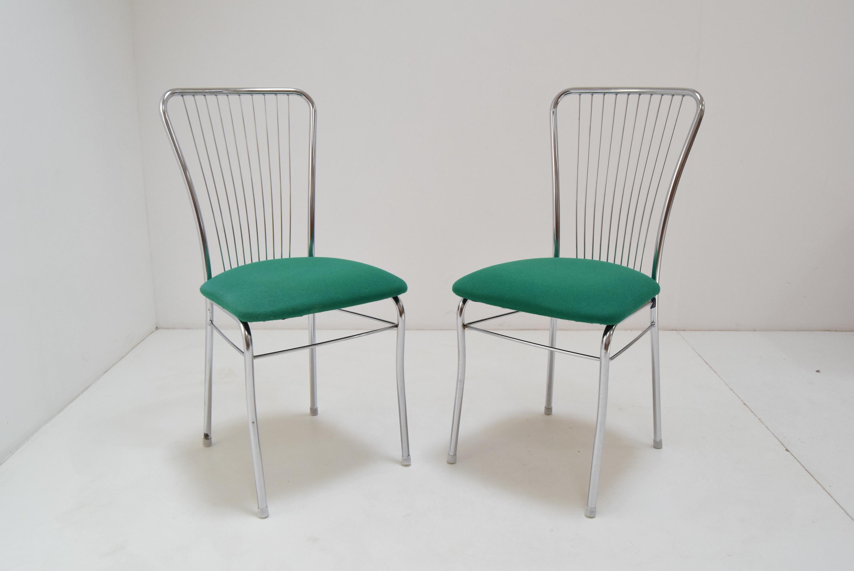 Mid-Century Modern Pair of Mid-Century Chrome Chairs, Nowy Styl, circa 1980's For Sale