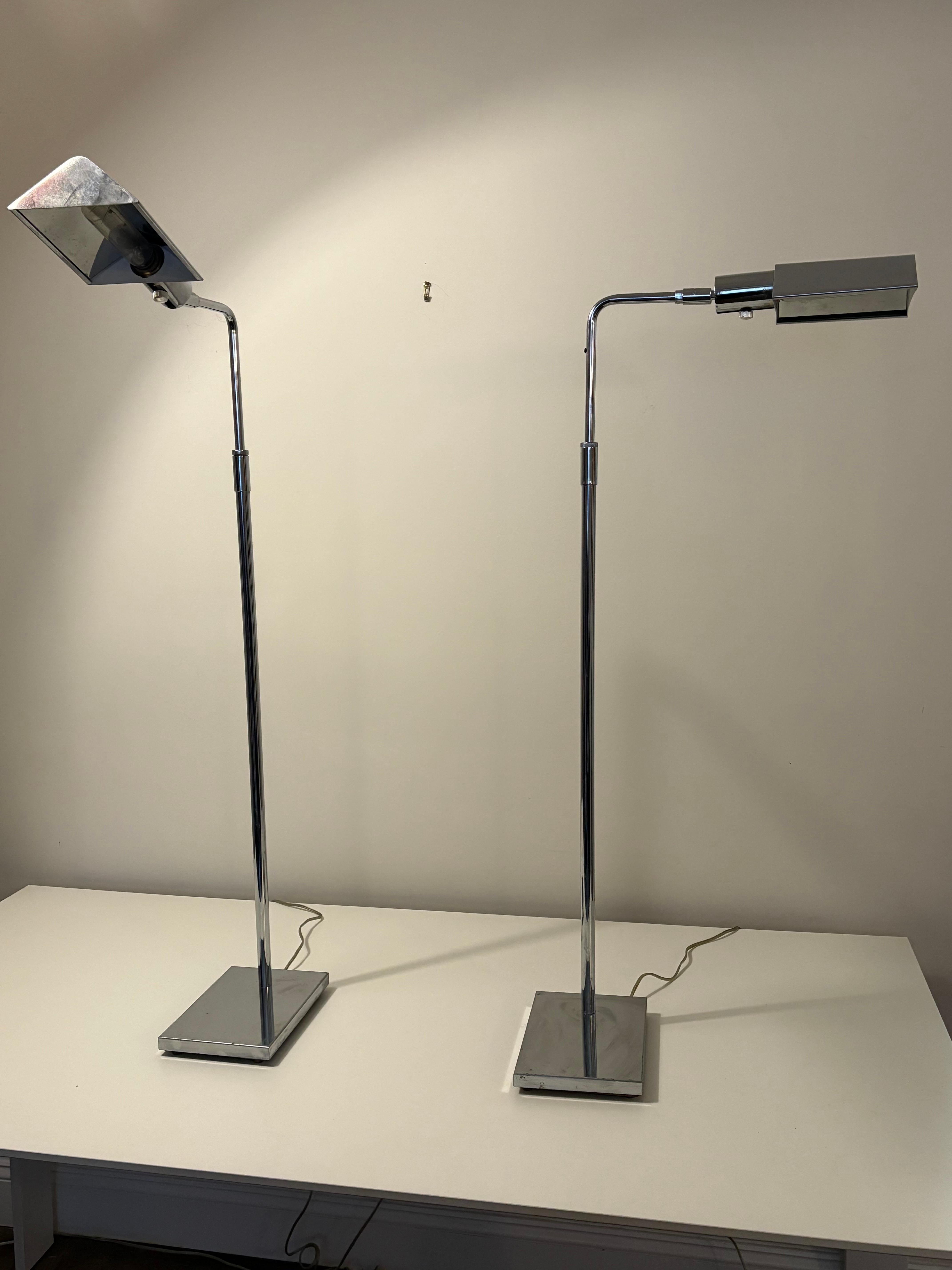 Paire de lampadaires Koch & Lowy en chrome du milieu du siècle dernier en vente 3