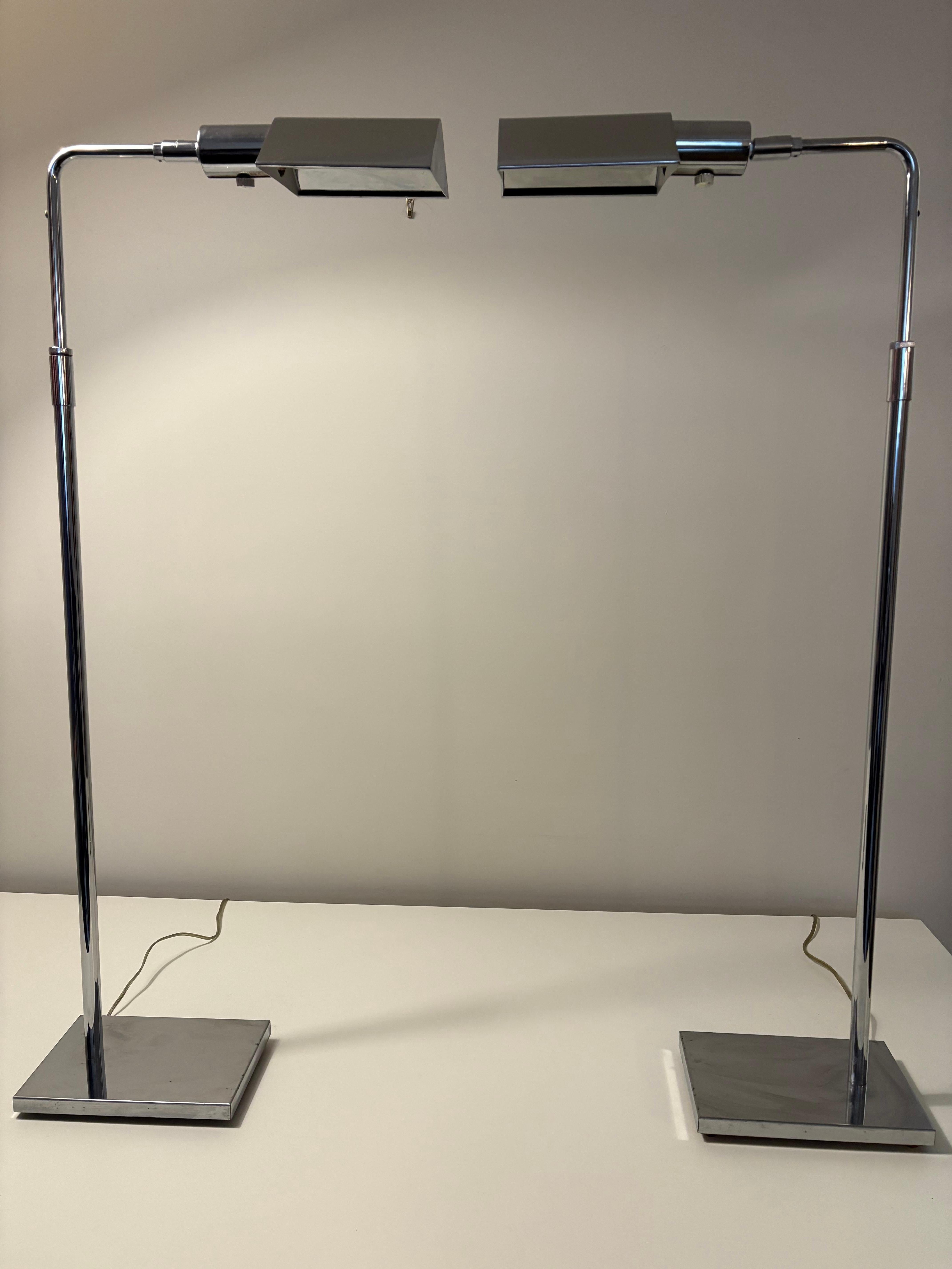 Paire de lampadaires Koch & Lowy en chrome du milieu du siècle dernier en vente 8