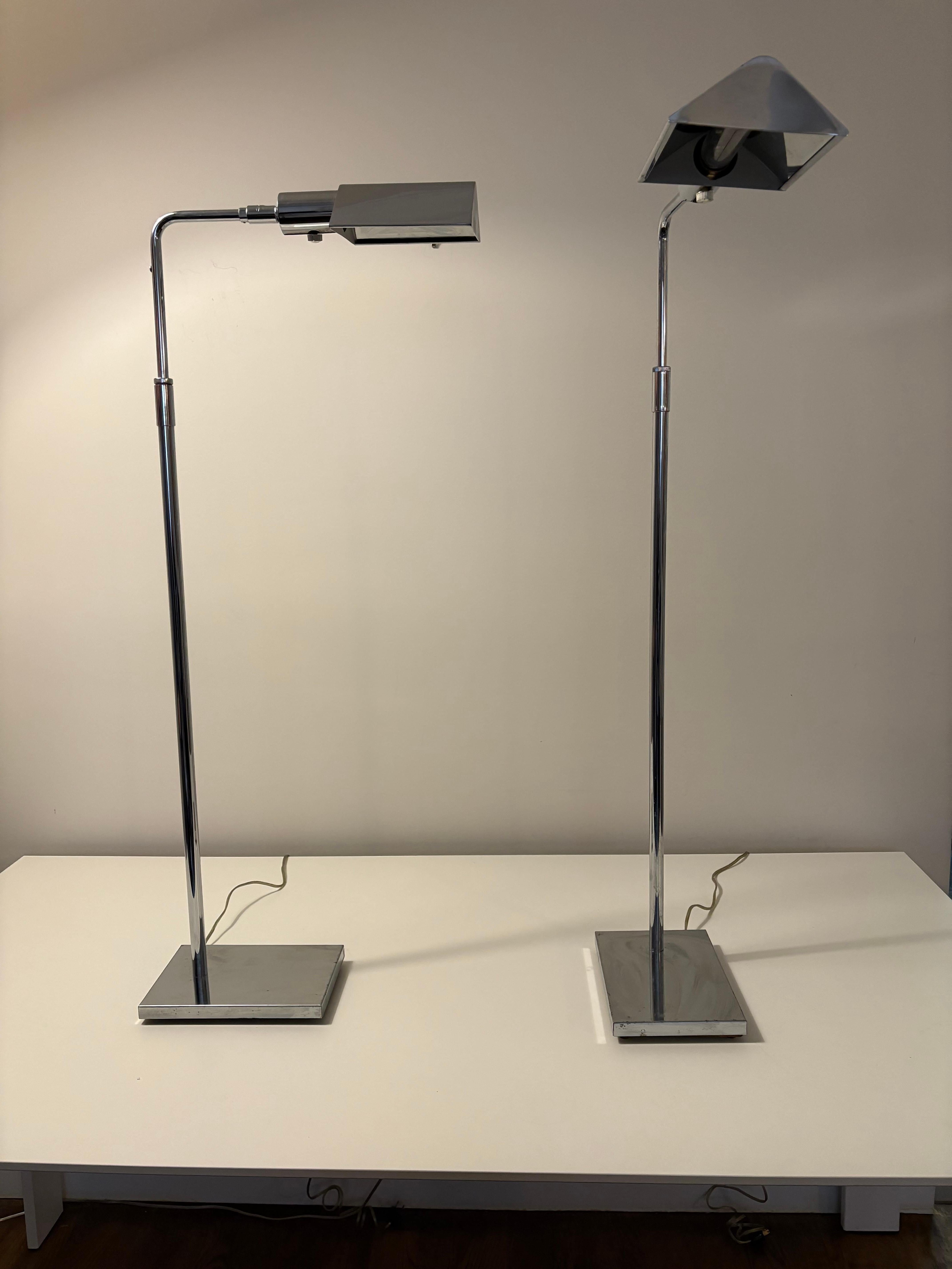 Paire de lampadaires Koch & Lowy en chrome du milieu du siècle dernier en vente 9