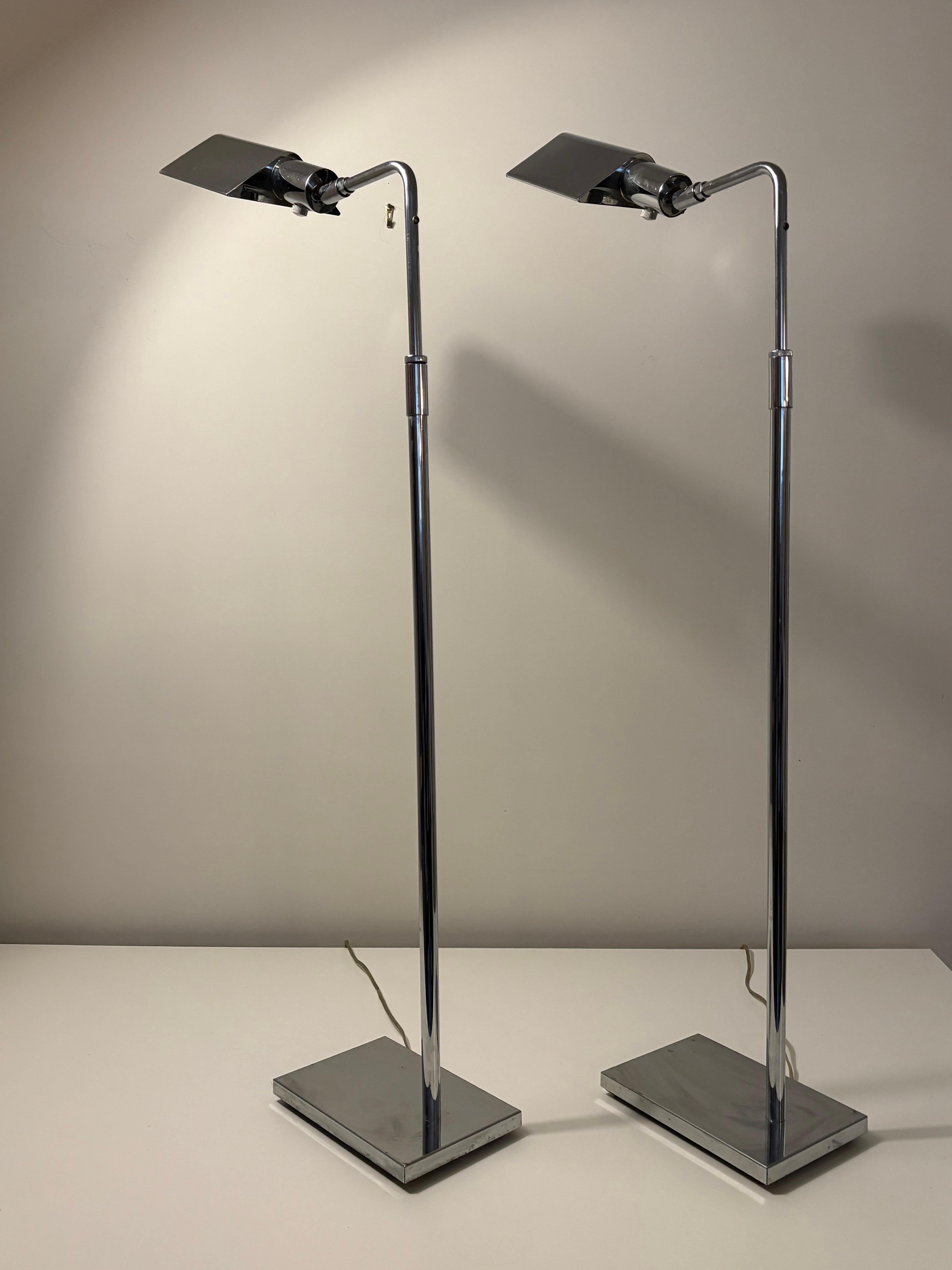 Chrome Paire de lampadaires Koch & Lowy en chrome du milieu du siècle dernier en vente