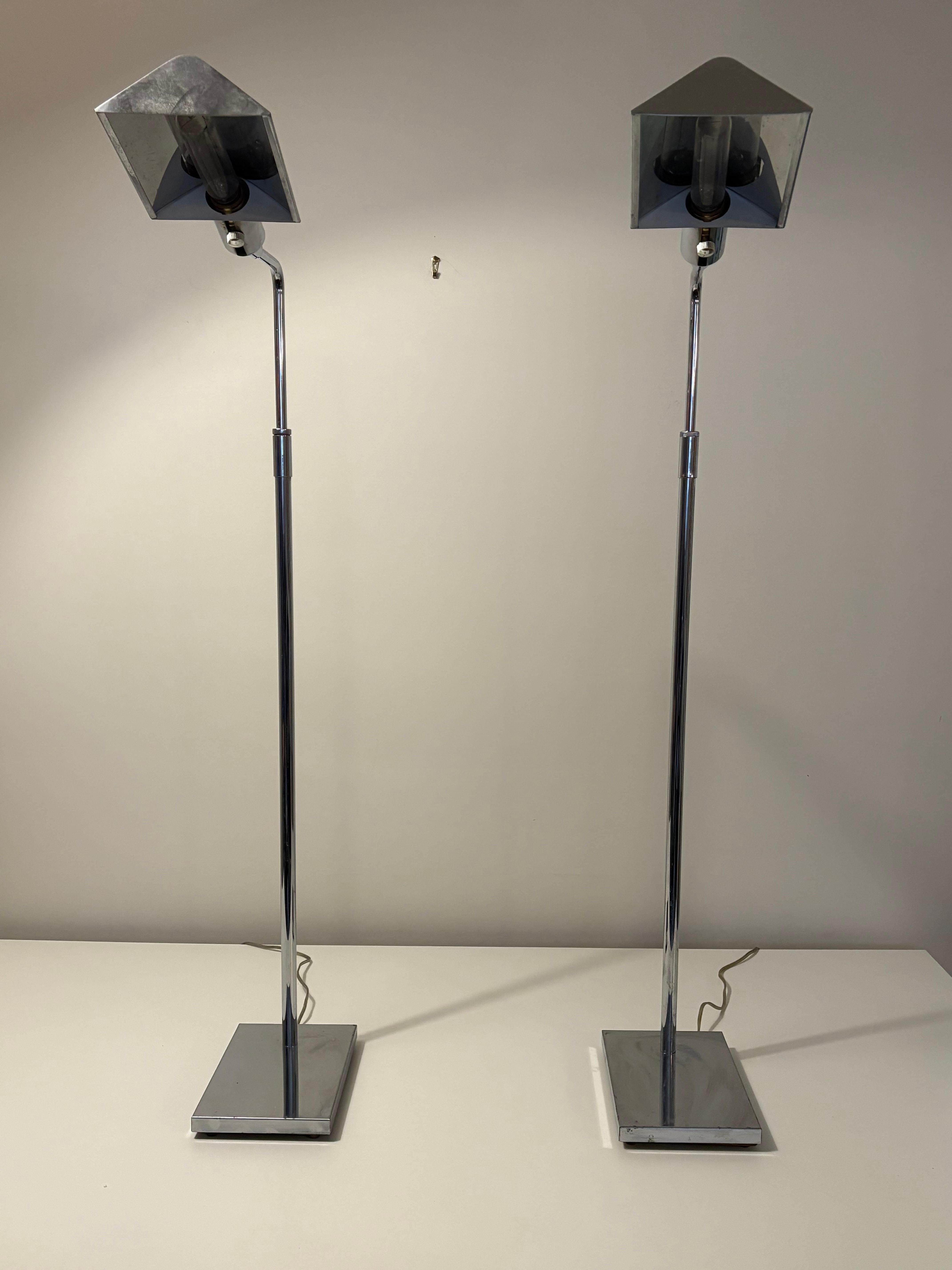 Paire de lampadaires Koch & Lowy en chrome du milieu du siècle dernier en vente 1