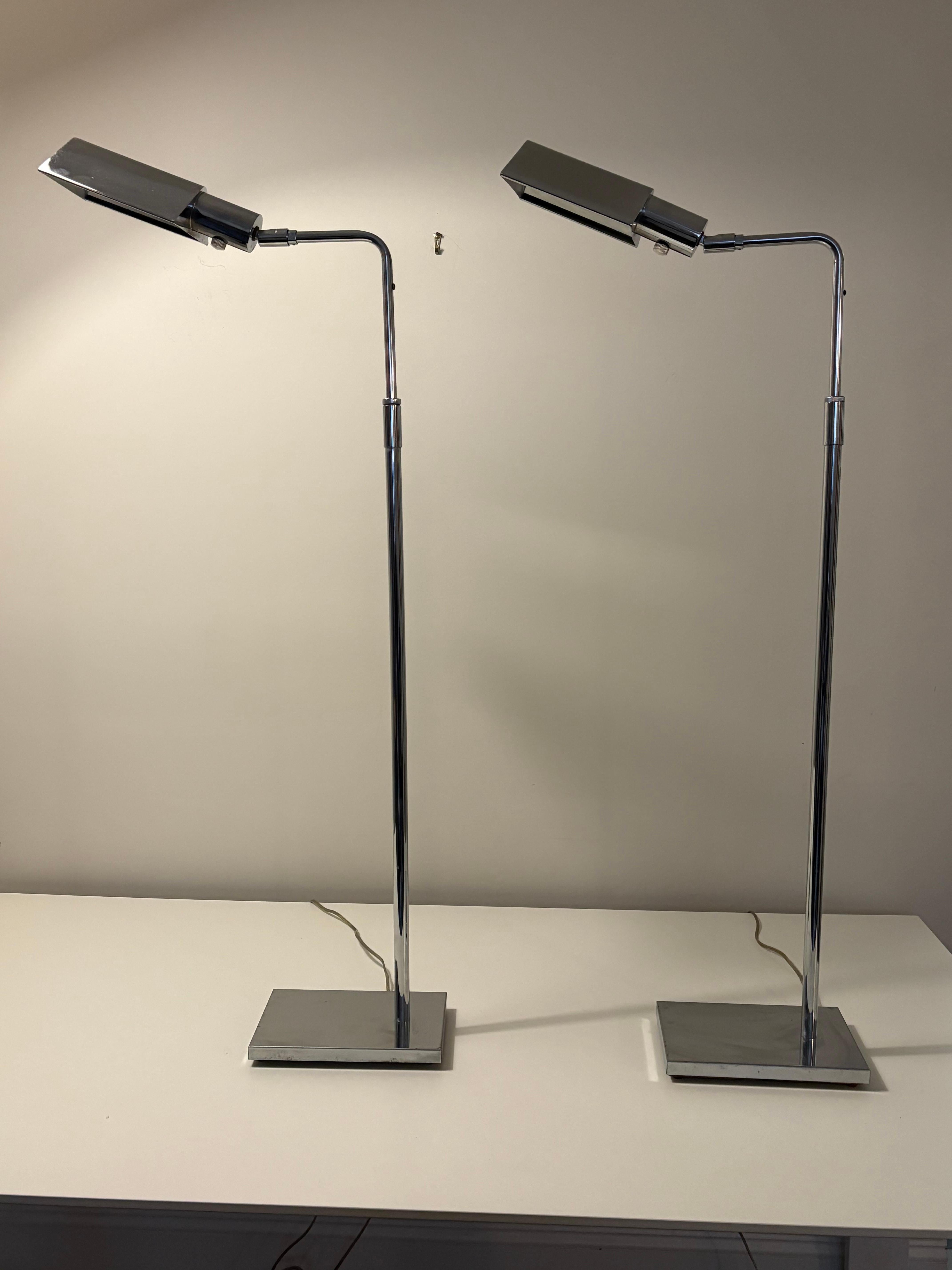 Paire de lampadaires Koch & Lowy en chrome du milieu du siècle dernier en vente 2