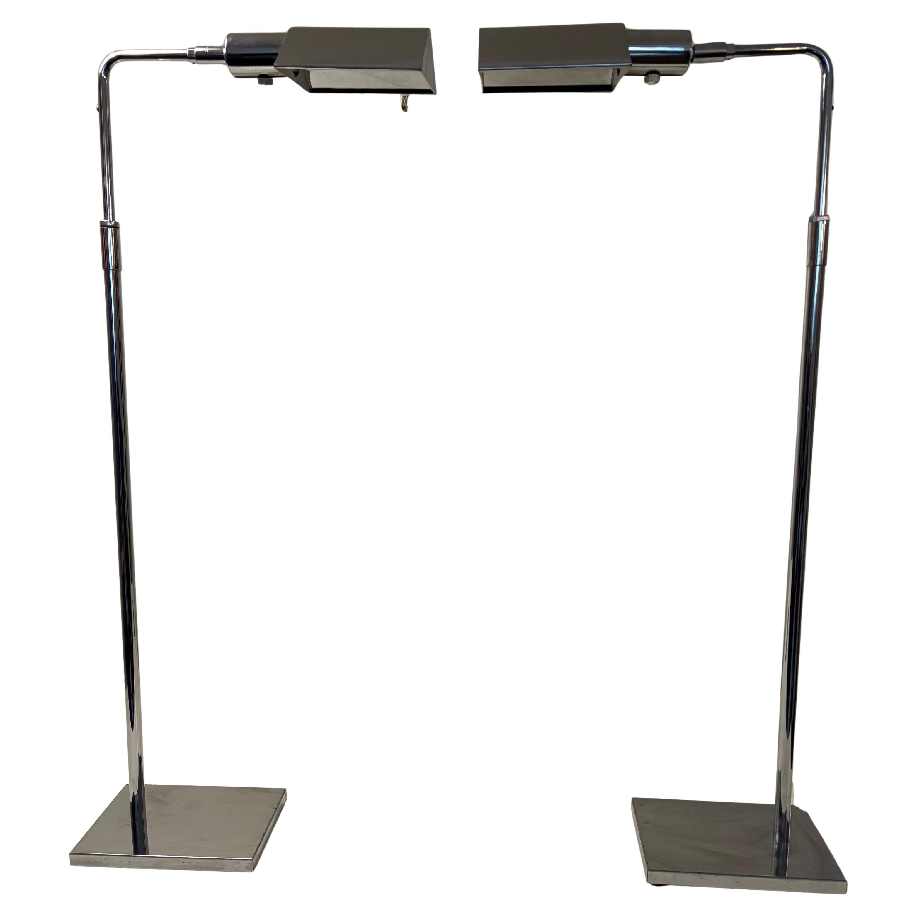 Paire de lampadaires Koch & Lowy en chrome du milieu du siècle dernier en vente