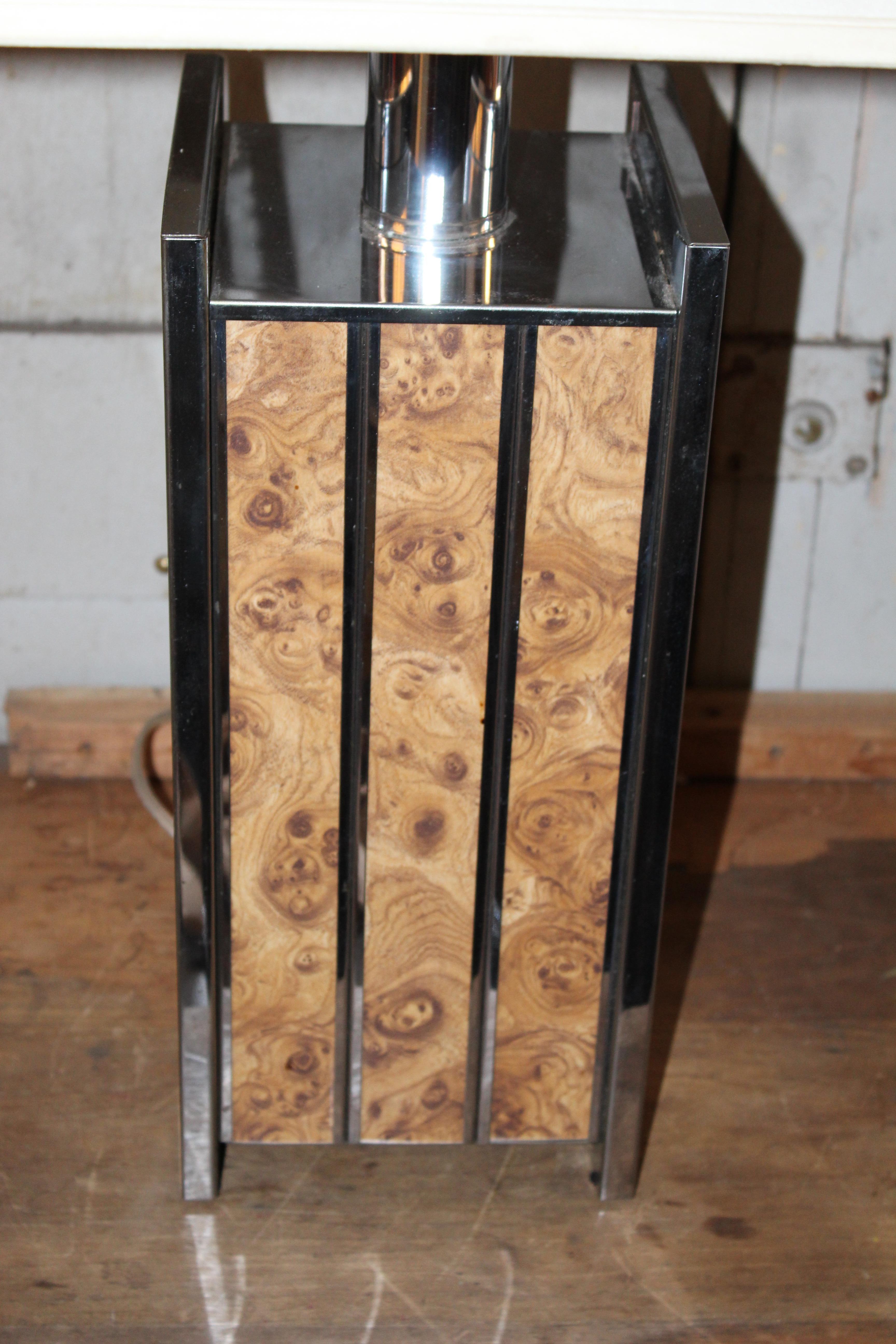 Pair of Mid-Century Chrome Lamps with Burled Inlay In Good Condition For Sale In Brooklyn, NY