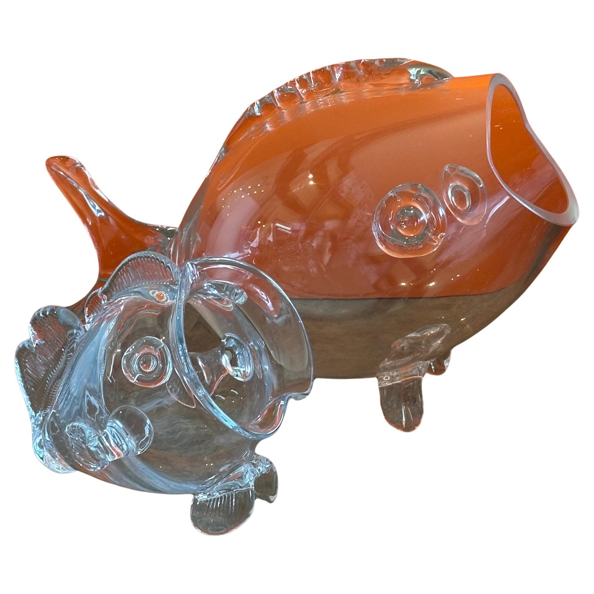 Coppia di vasi a forma di pesce in vetro trasparente della metà del secolo scorso nello stile di Blenko Glass in vendita 8