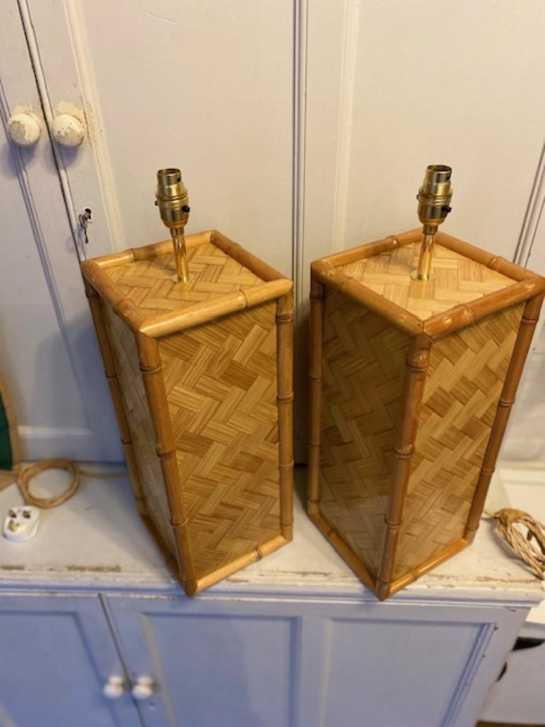 20ième siècle Paire de lampes de bureau carrées en rotin de style côtier du milieu du siècle dernier, américaine, 1970 en vente