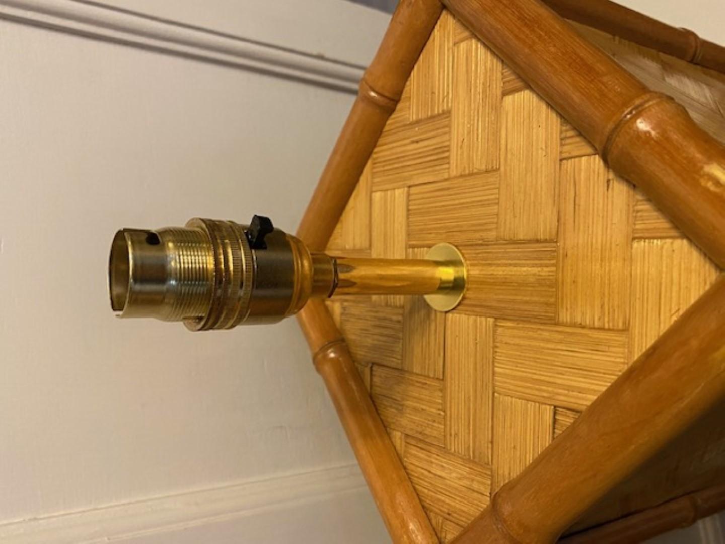 Paire de lampes de bureau carrées en rotin de style côtier du milieu du siècle dernier, américaine, 1970 en vente 1