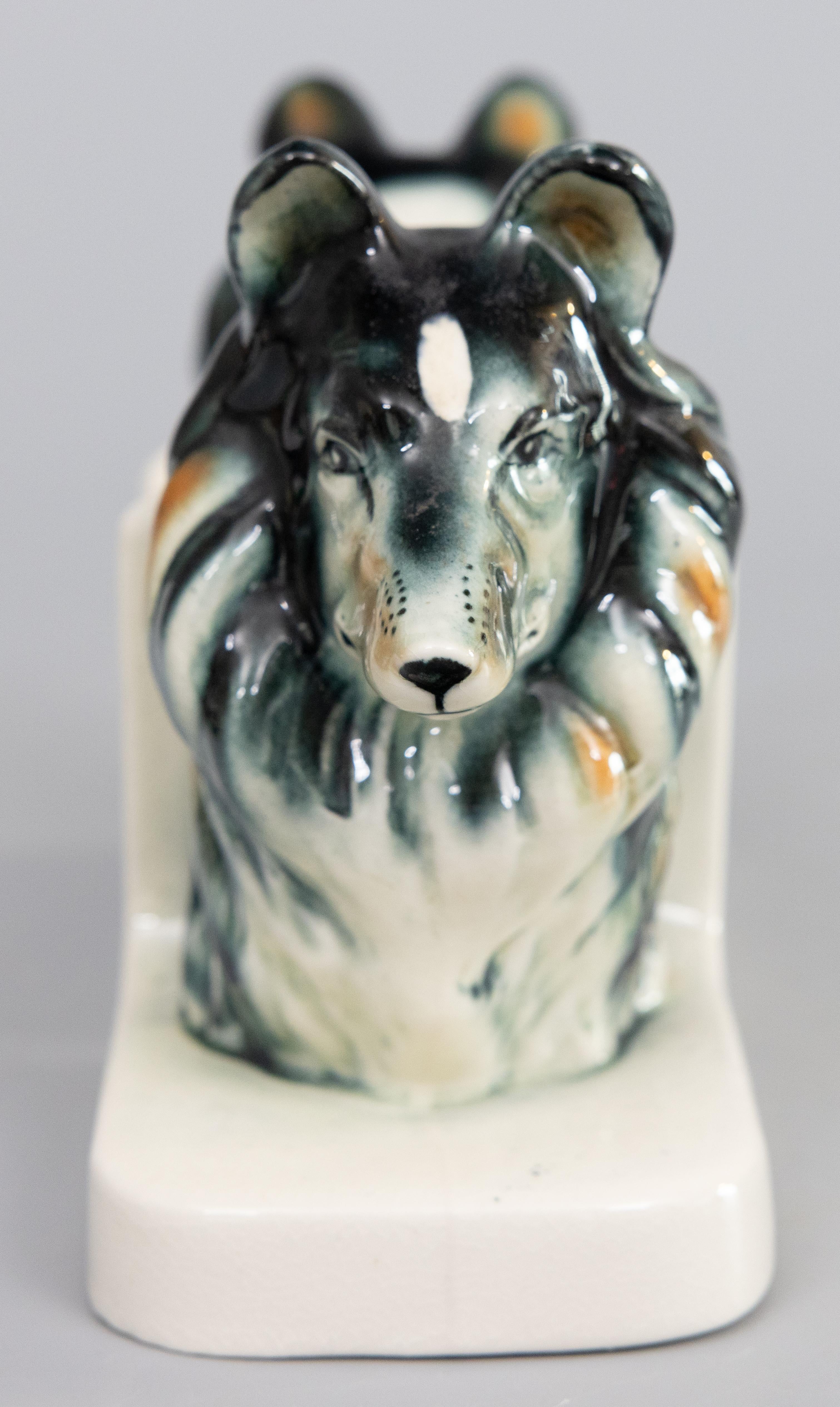 Coppia di reggilibri in ceramica con cani di razza Colli del metà del secolo scorso In condizioni buone in vendita a Pearland, TX