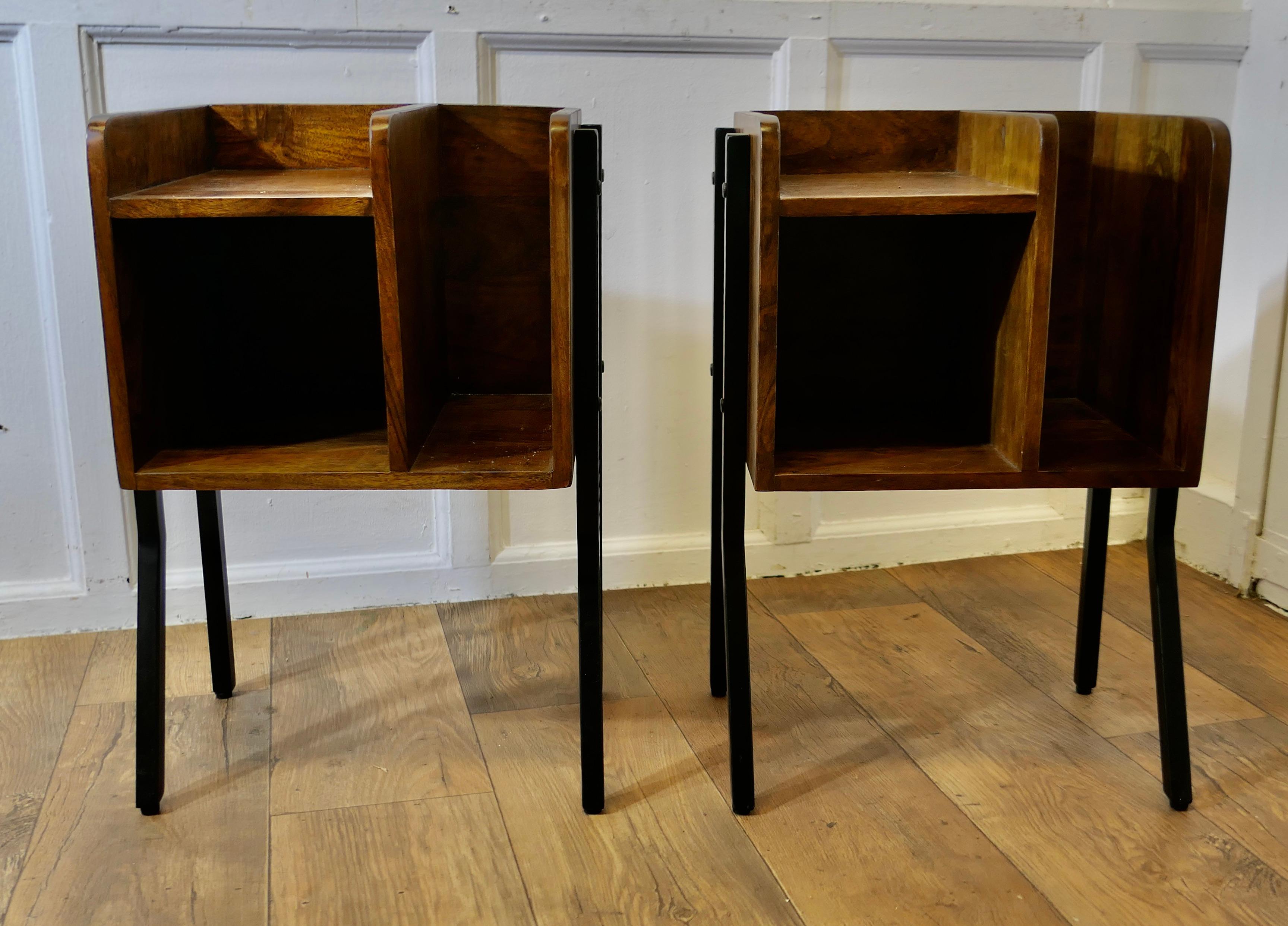 Pair of Mid Century Cube Bedside or Side Tables  A Very stylish pair In Good Condition In Godshill, Isle of Wight