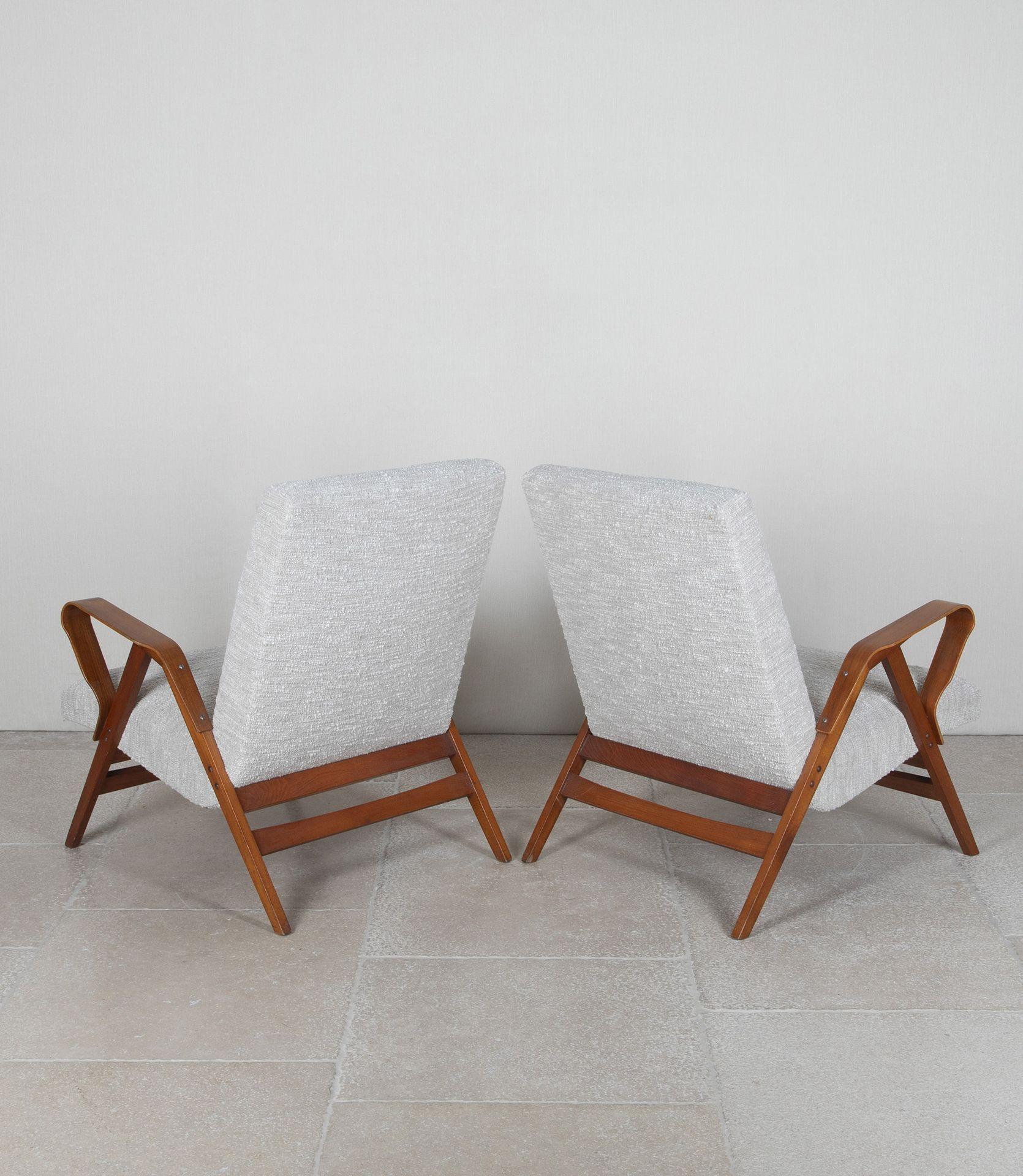 Elegant pair of armchairs from Czechoslovakia, Circa 1960.
Reupholstered and very comfortable.