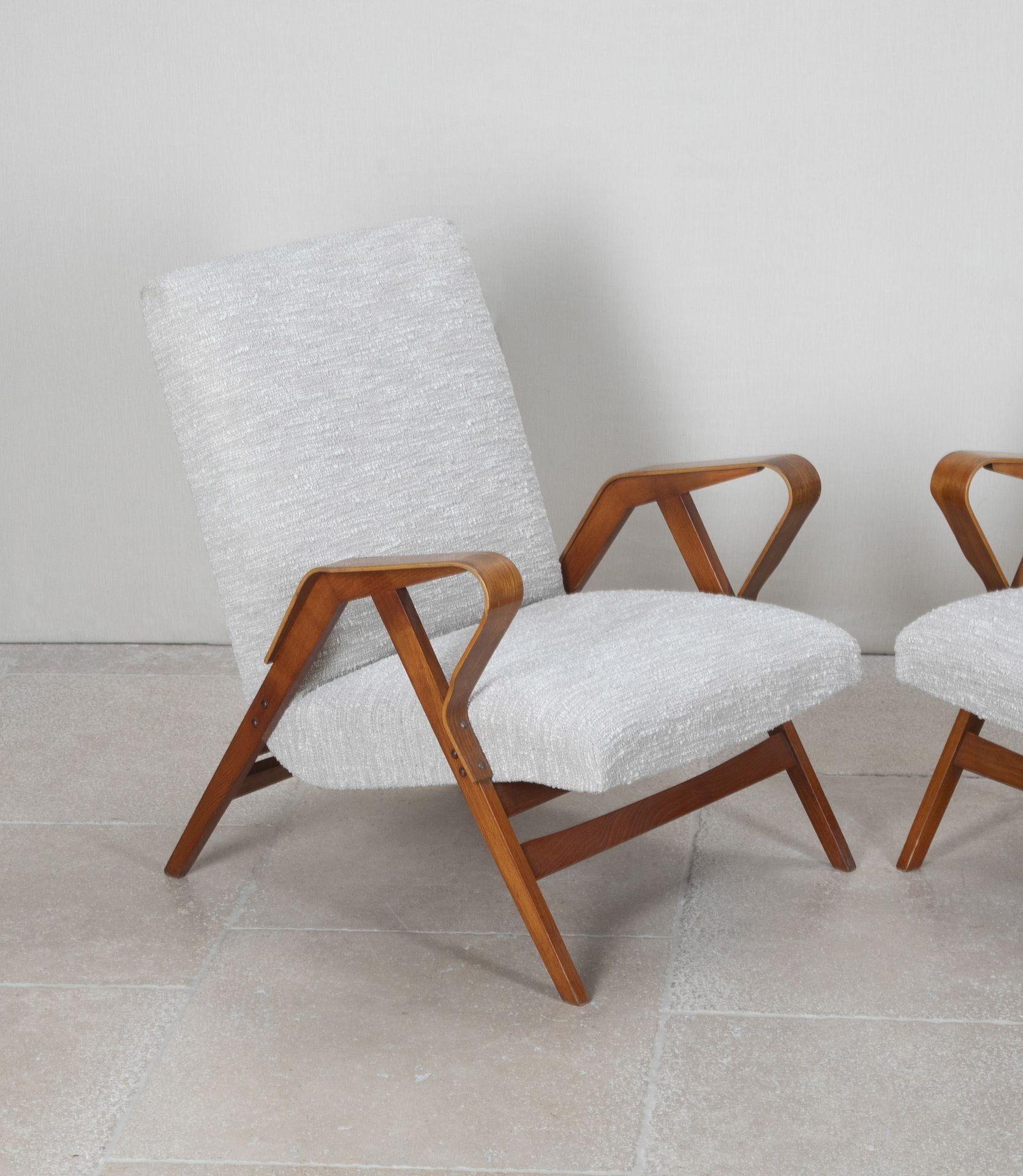 Tchèque Pair of Mid-Century Czech Armchairs en vente
