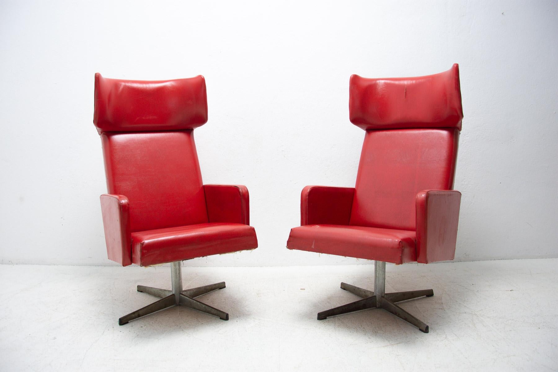 These armchairs were made in the former Czechoslovakia in the 1970´s. The chairs are upholstered with red leatherette. The legs are made from iron. All in original condition.
The upholstery showing significant signs of age and using and is suitable