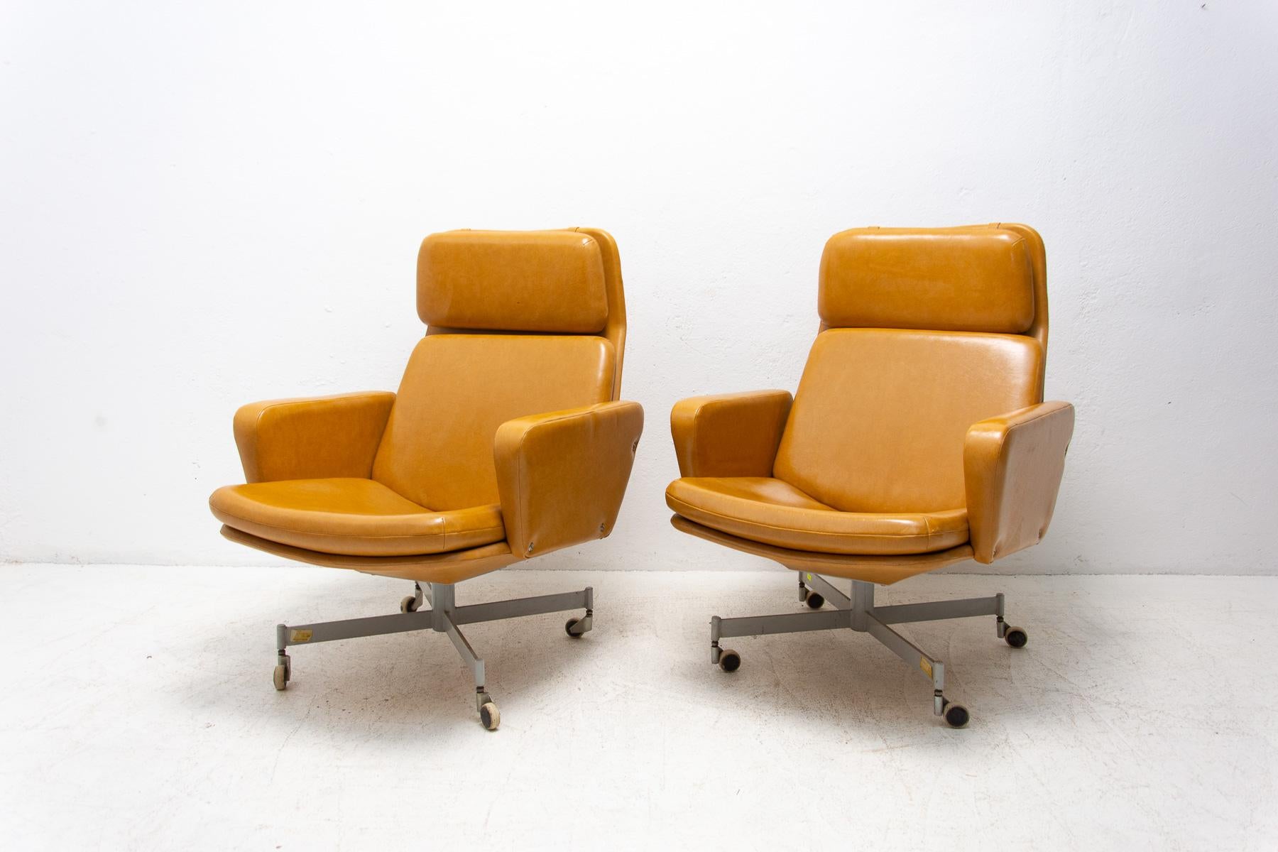 Faux Leather Pair of Mid Century Czechoslovak Swivel Armchairs, 1970´s