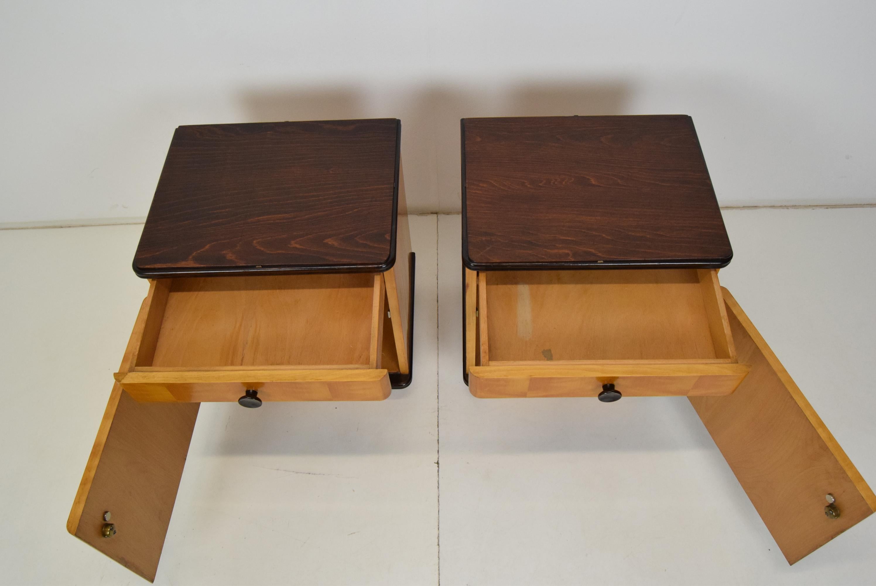 Pair of Mid-Century Czechoslovakia Bedside Tables, 1960's For Sale 5
