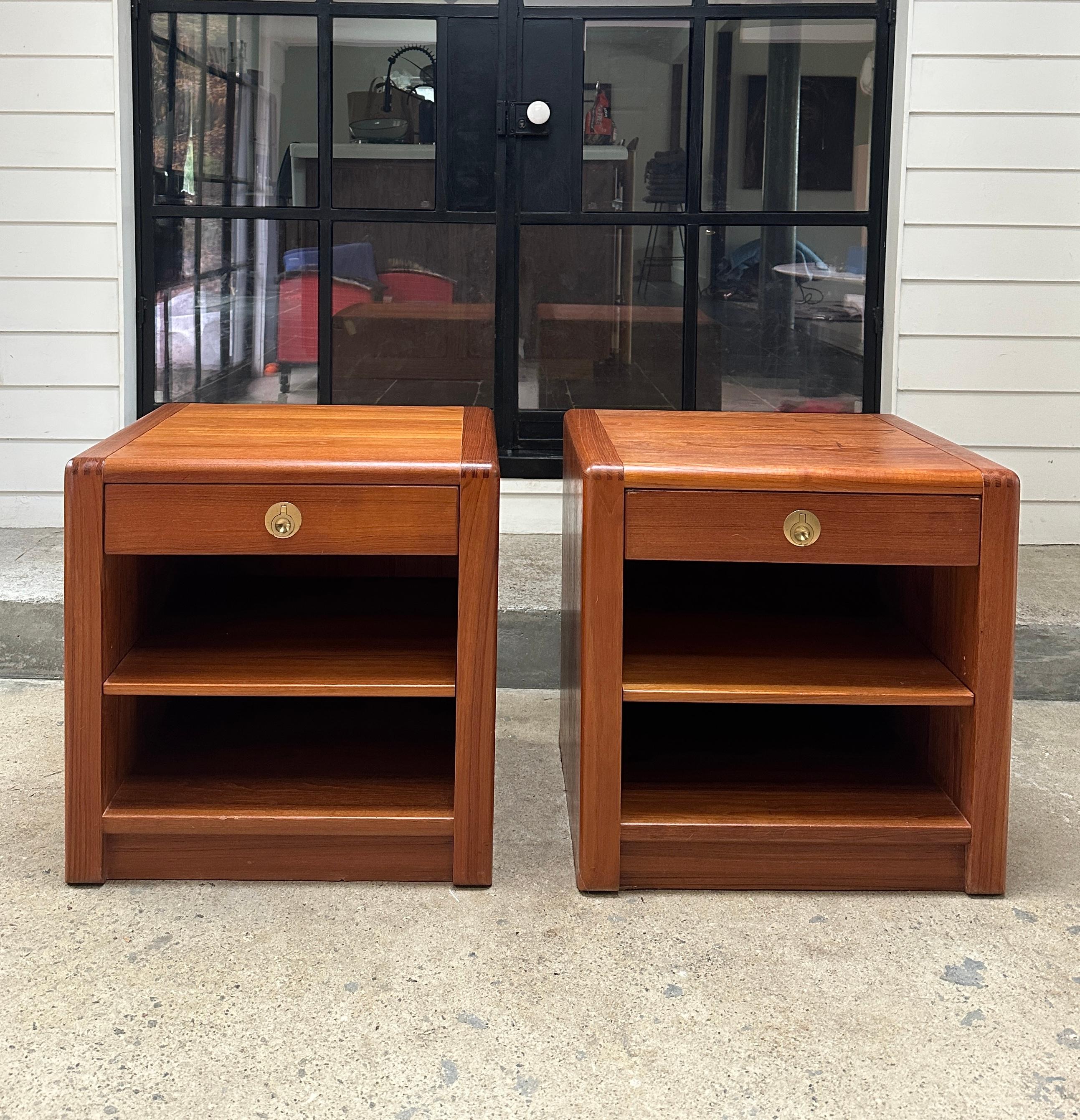 Set of two Mid Century Danish teak night stands by D-Scan with a sleek design, featuring a one drawer with a brass pull.
In good vintage condition. One of the tables has a few scruffs and chips on the bottom of one side as shown on pictures.
24