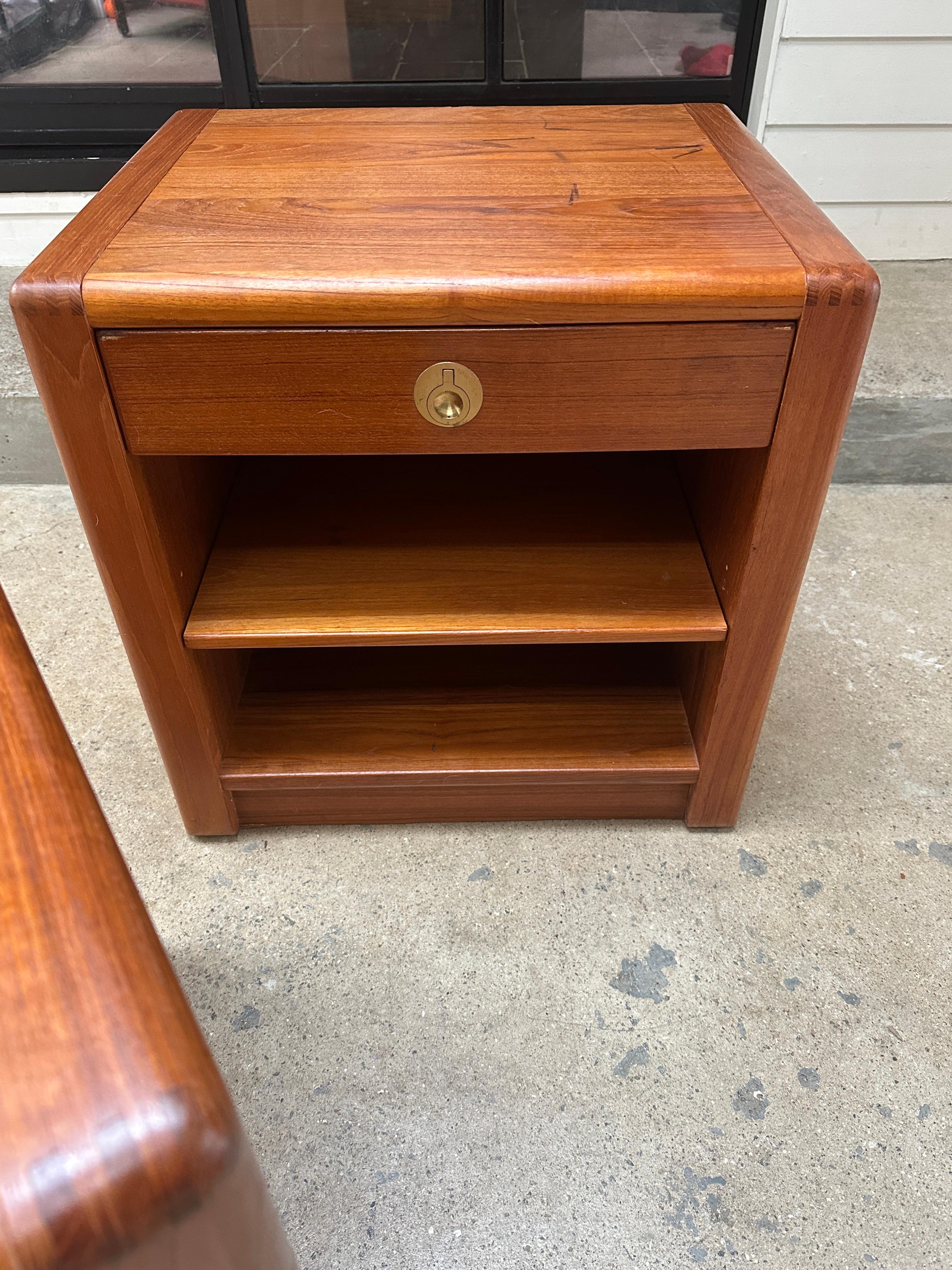 Danish Pair of Mid Century D-Scan Captain Line teak nightstands For Sale