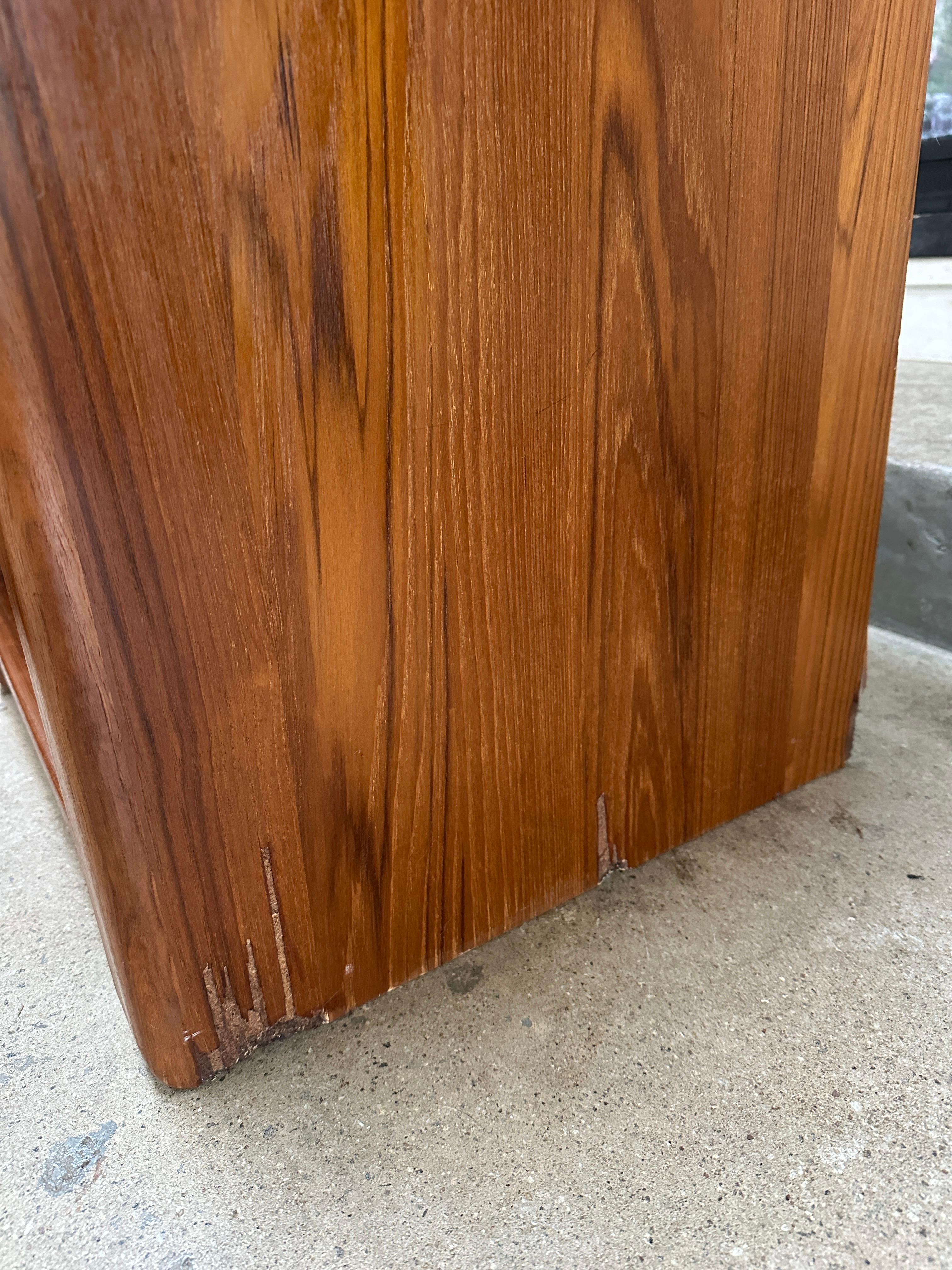 20th Century Pair of Mid Century D-Scan Captain Line teak nightstands For Sale