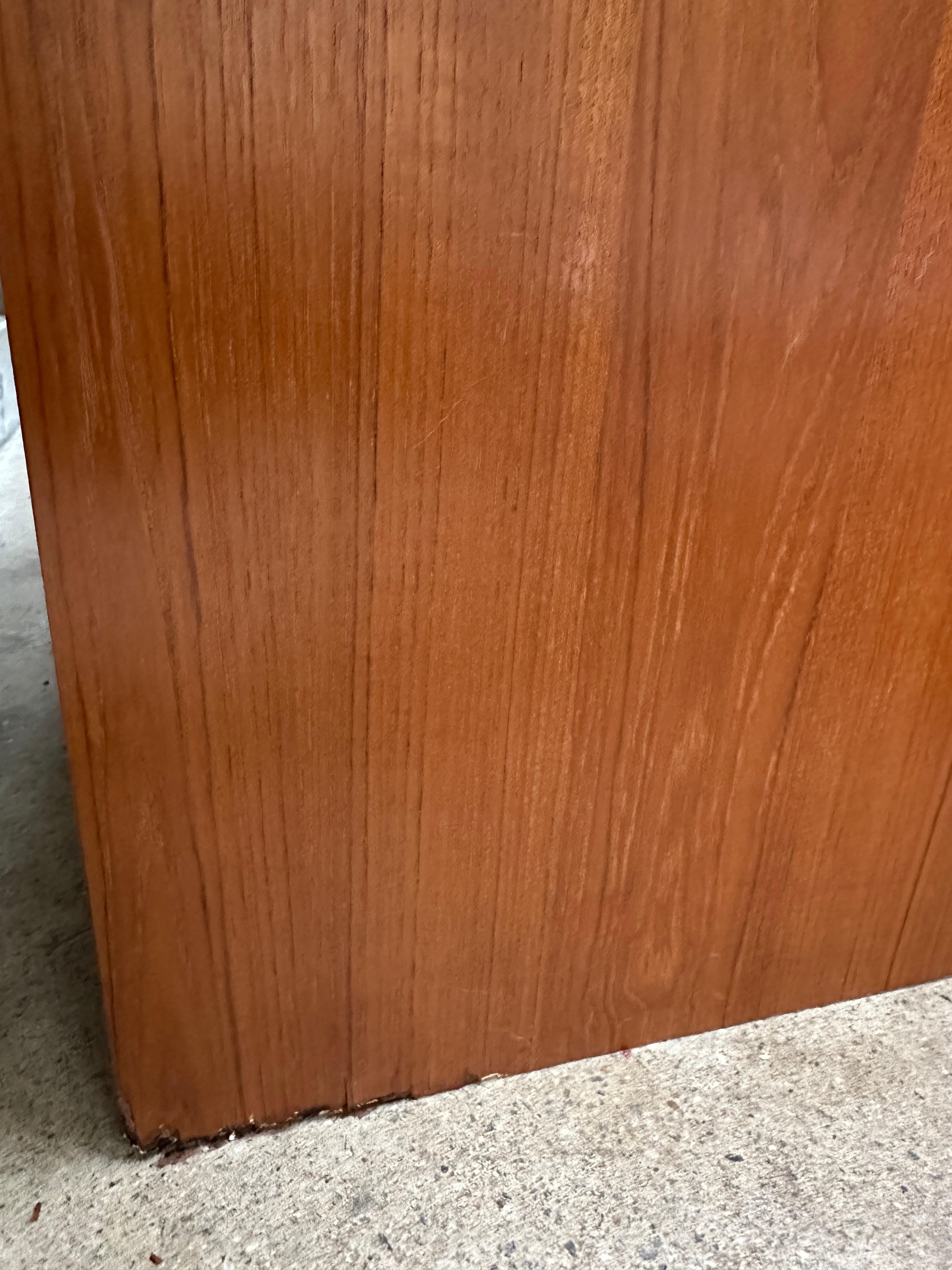 Pair of Mid Century D-Scan Captain Line teak nightstands For Sale 1