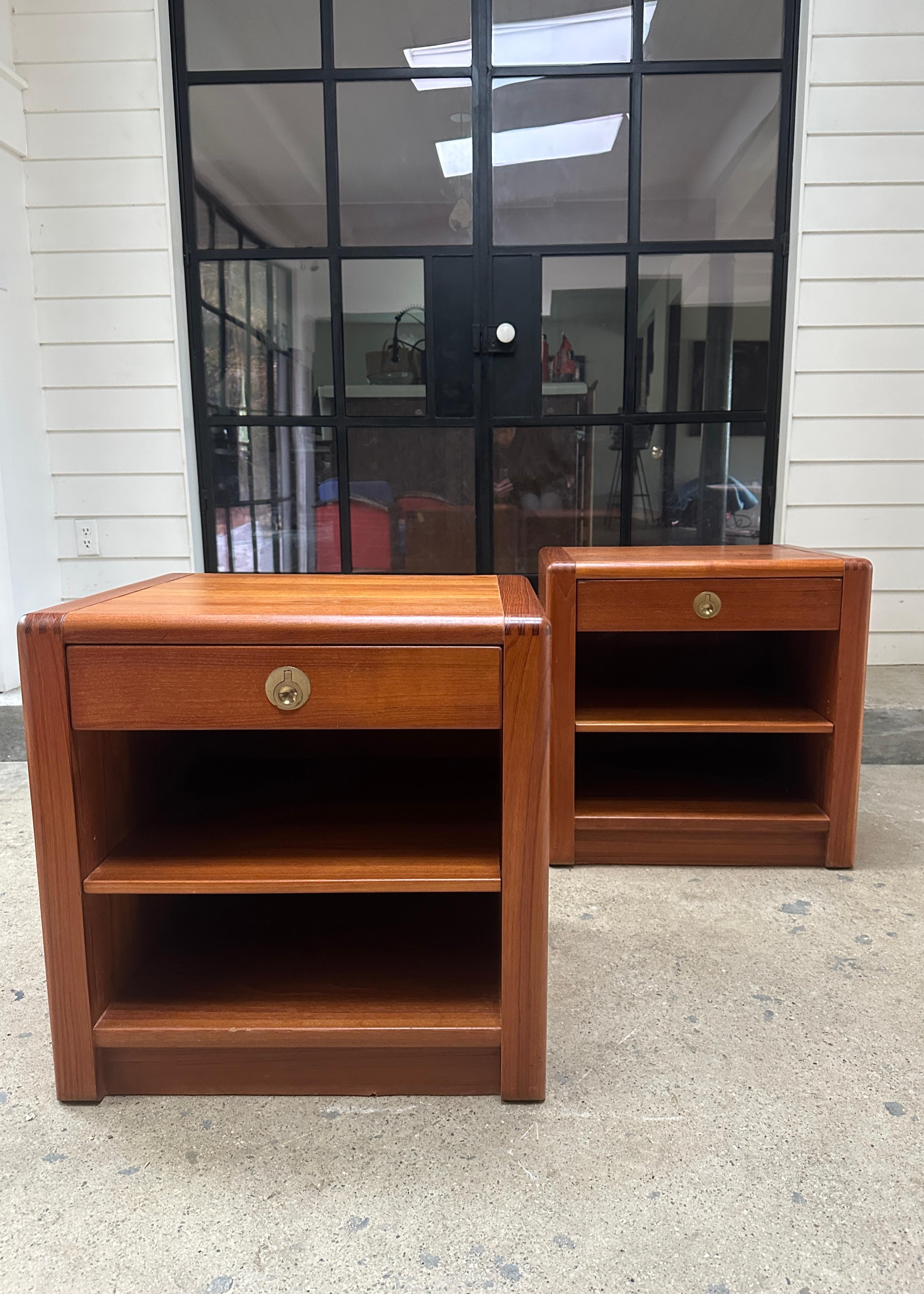 Pair of Mid Century D-Scan Captain Line teak nightstands For Sale 2
