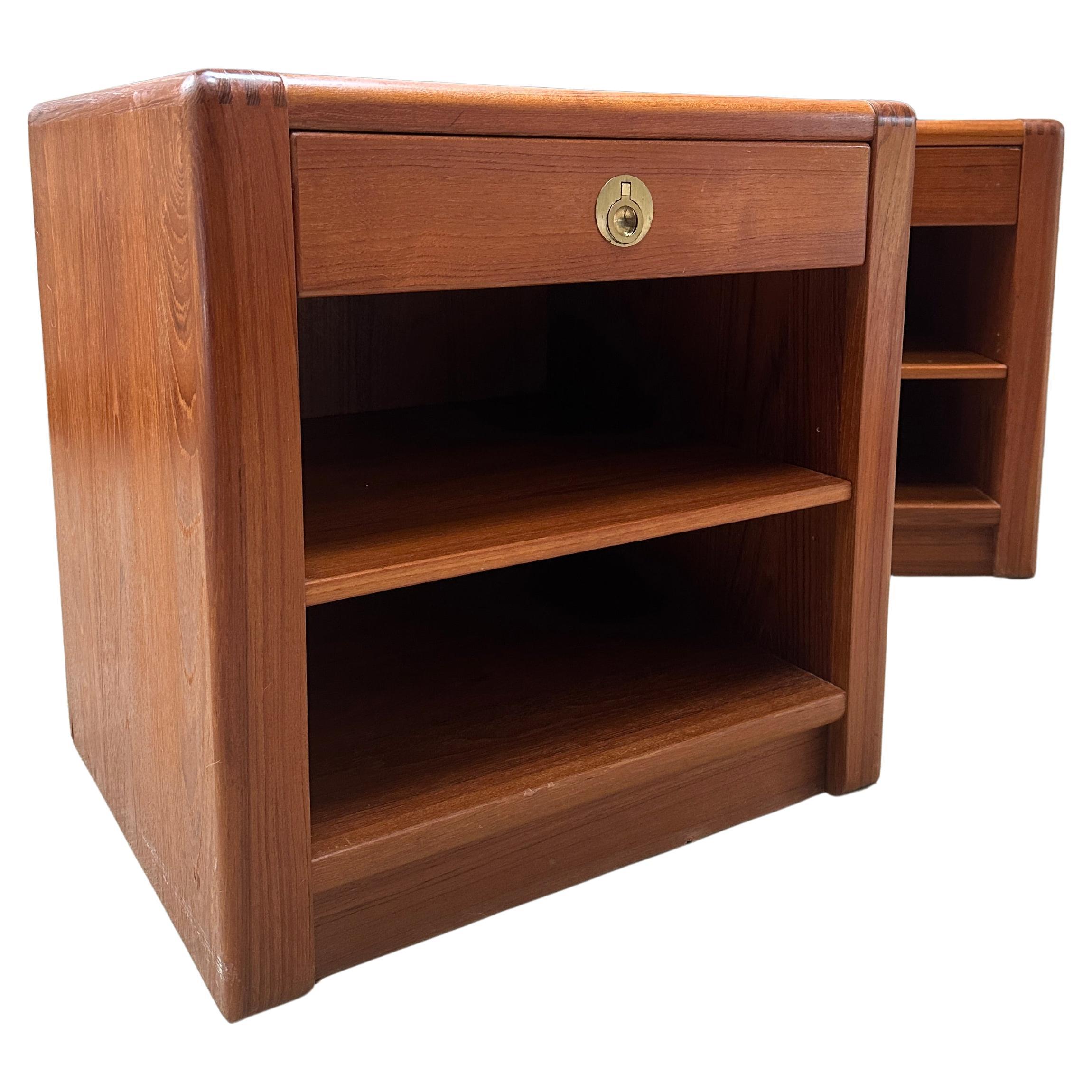 Pair of Mid Century D-Scan Captain Line teak nightstands For Sale