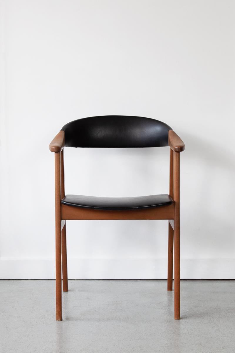 Mid-Century Modern Paire de chaises Carver danoises du milieu du siècle dernier en vente
