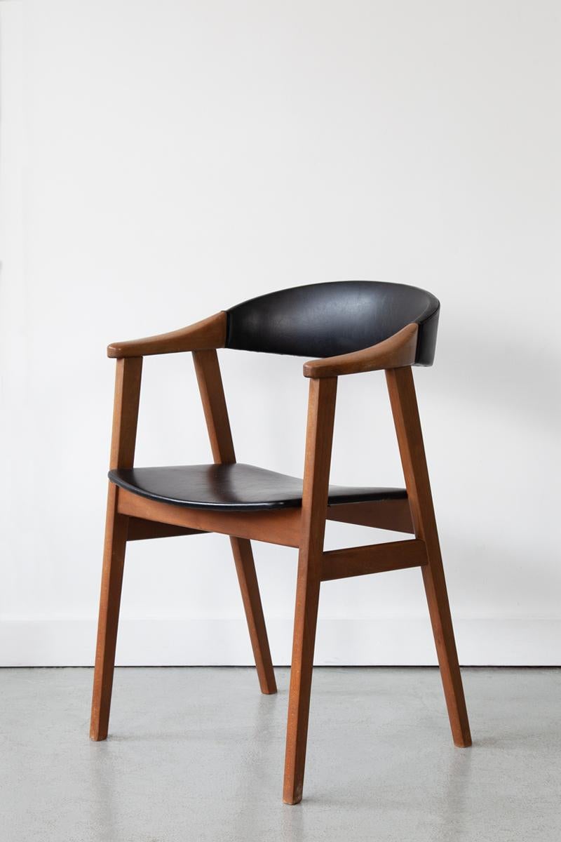 Danois Paire de chaises Carver danoises du milieu du siècle dernier en vente