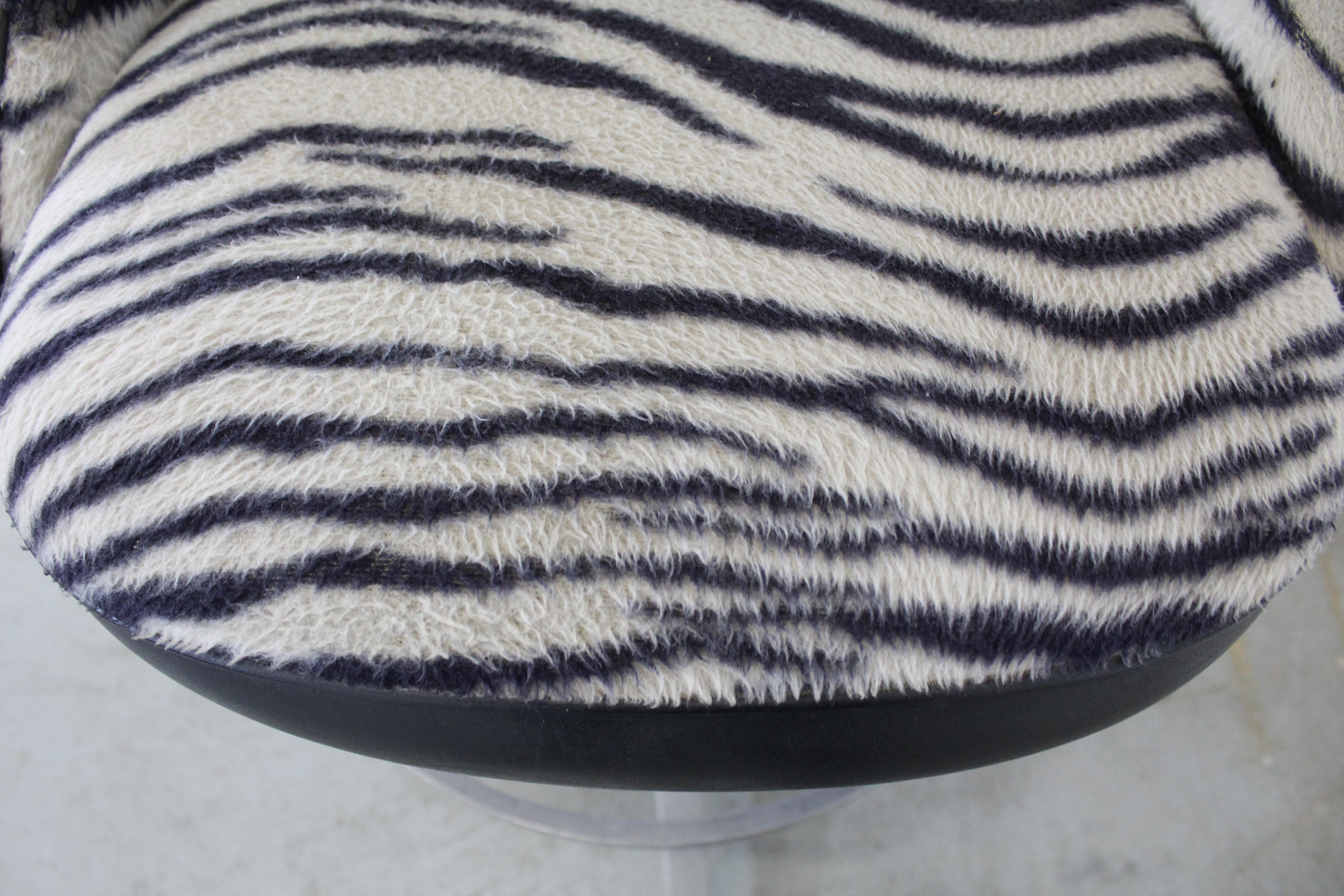 Pair of Midcentury Danish Modern Chromcraft Zebra Print Swivel Bar Stools In Good Condition In Wilmington, DE