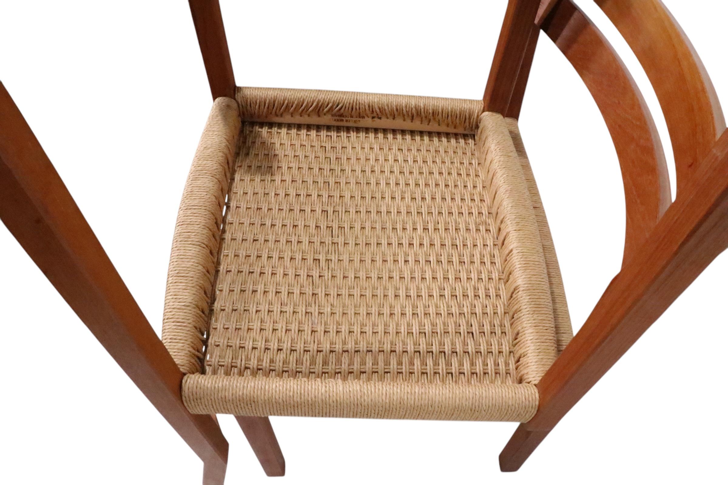 Pareja de sillas de comedor modernas danesas de mediados de siglo de Jorgen Moller para  J.L.Moller en venta 4