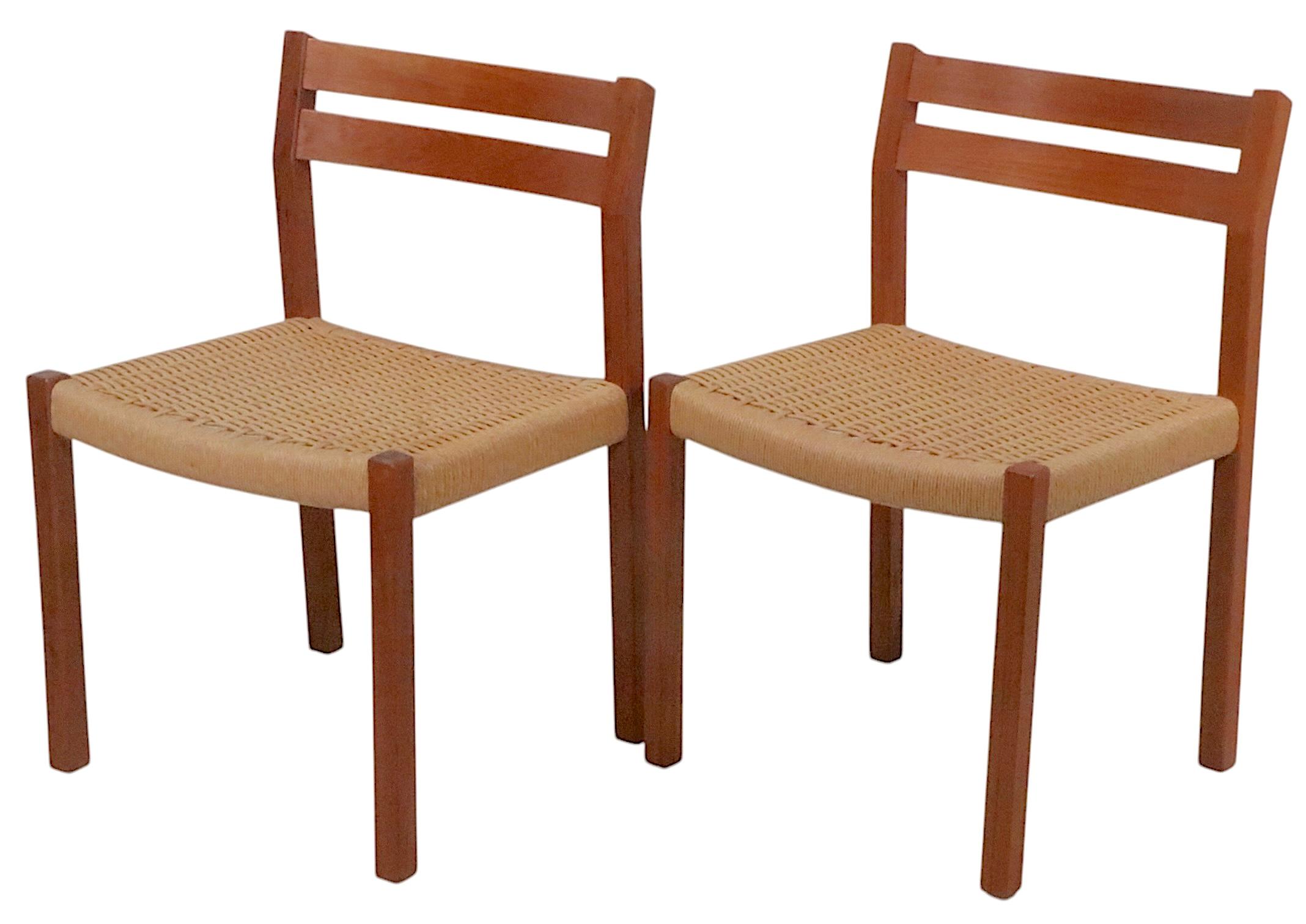 Pareja de sillas de comedor modernas danesas de mediados de siglo de Jorgen Moller para  J.L.Moller Danés en venta