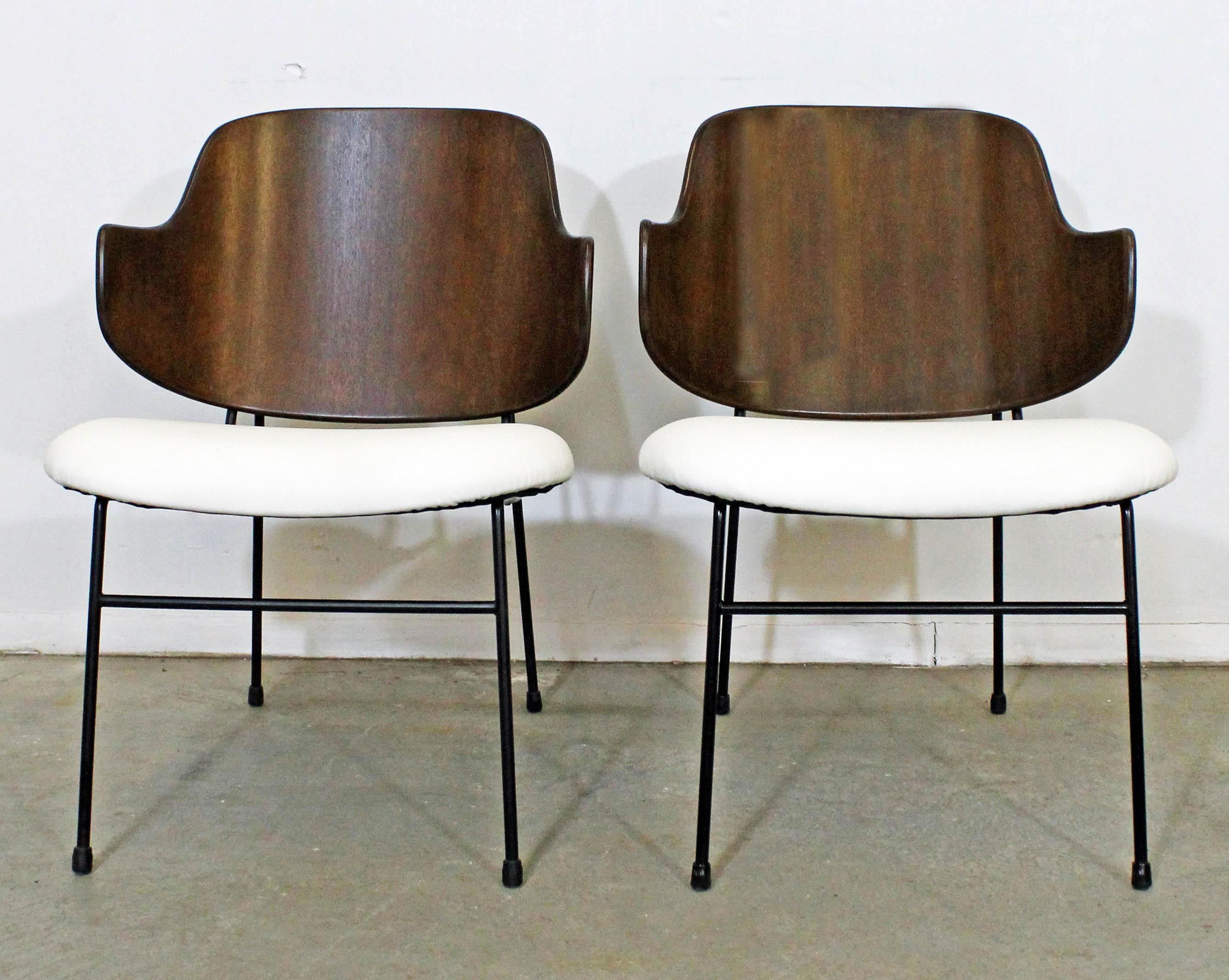 Ein Paar dänische moderne IB Kofod Larsen Selig Penguin-Stühle aus der Mitte des Jahrhunderts (Skandinavische Moderne) im Angebot