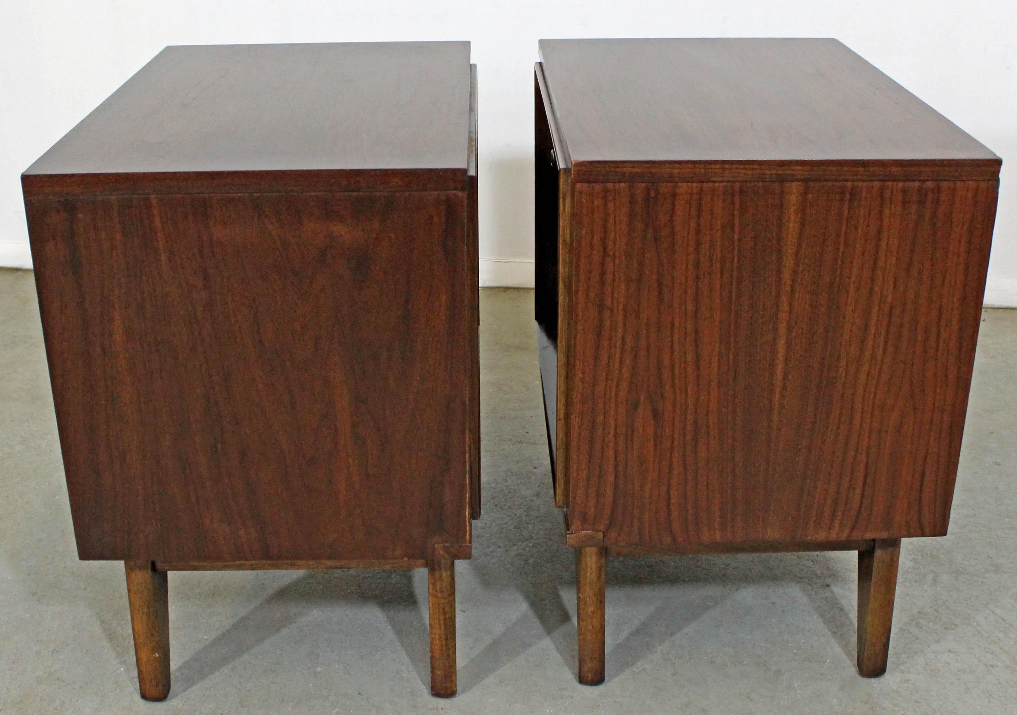 Pair of Midcentury Danish Modern Kent Coffey 'Insignia' Walnut Nightstands In Good Condition In Wilmington, DE