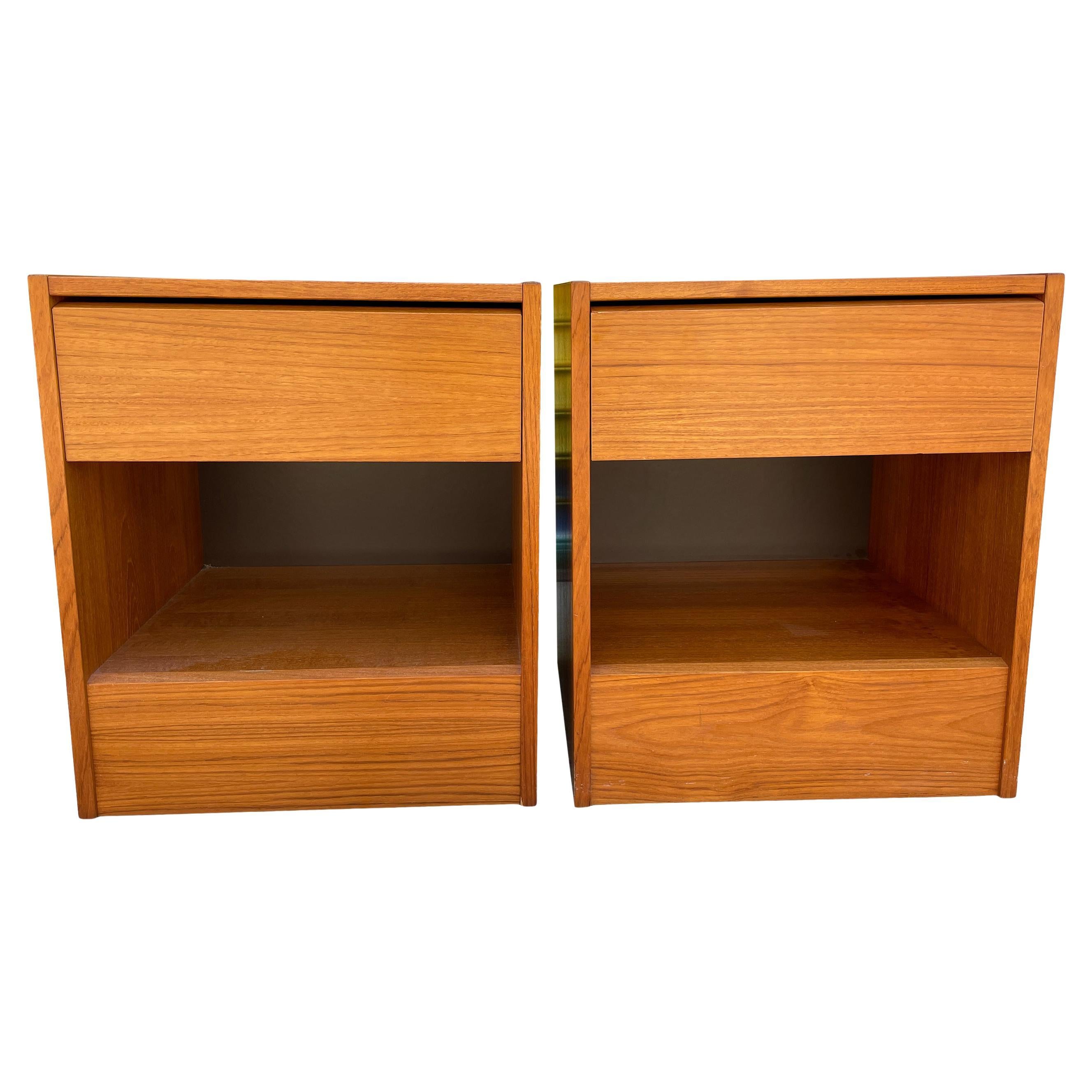 Beautiful pair of mid-century Danish modern teak single-drawer nightstands. Great simple design and great vintage condition - clean inside and out. Drawers slide smooth with glides and with open space below drawer. Great light teak Wood grain. Shows