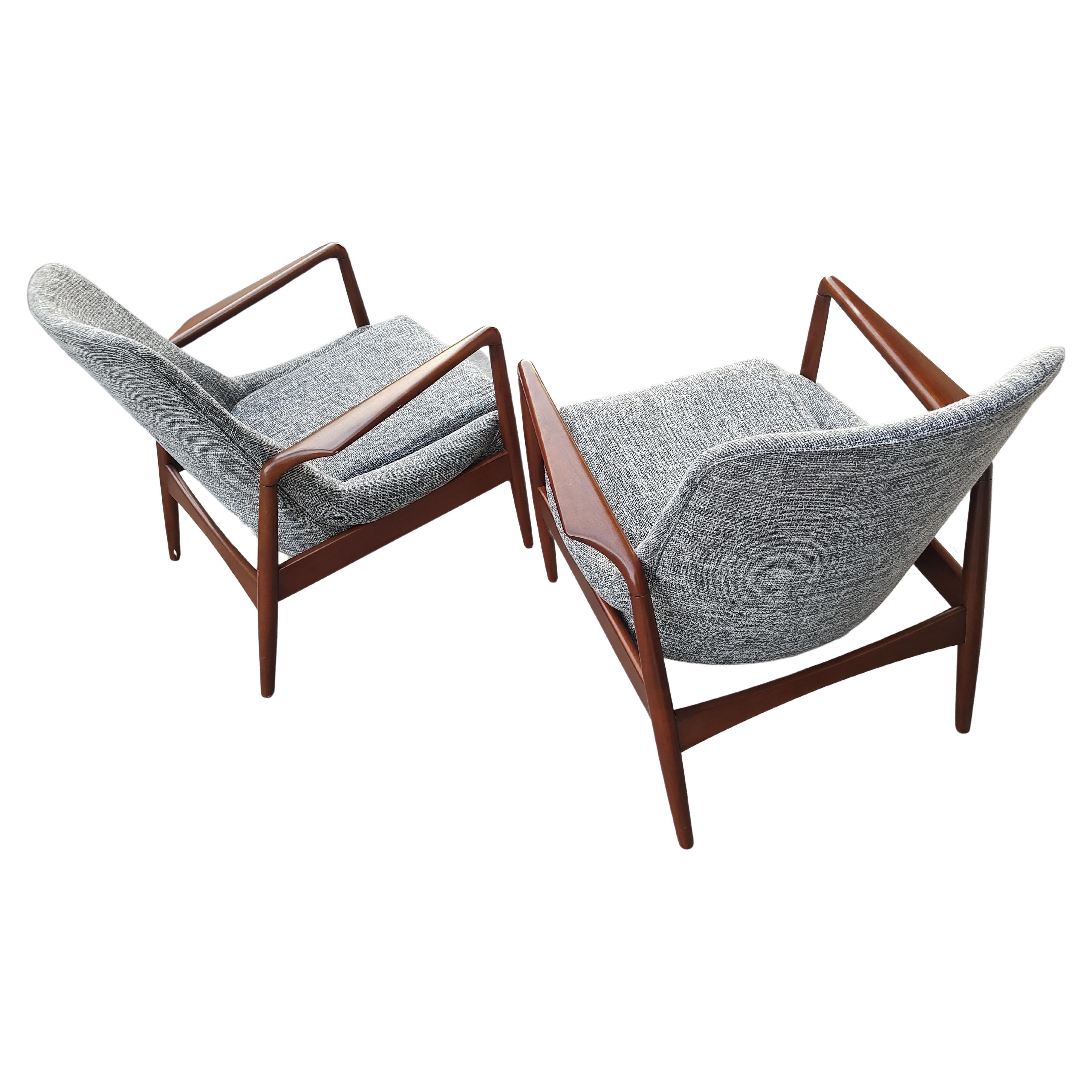 Late 20th Century Pair of Mid Century Danish Modern Lounge Chairs style of Ib Kofod Larsen  For Sale